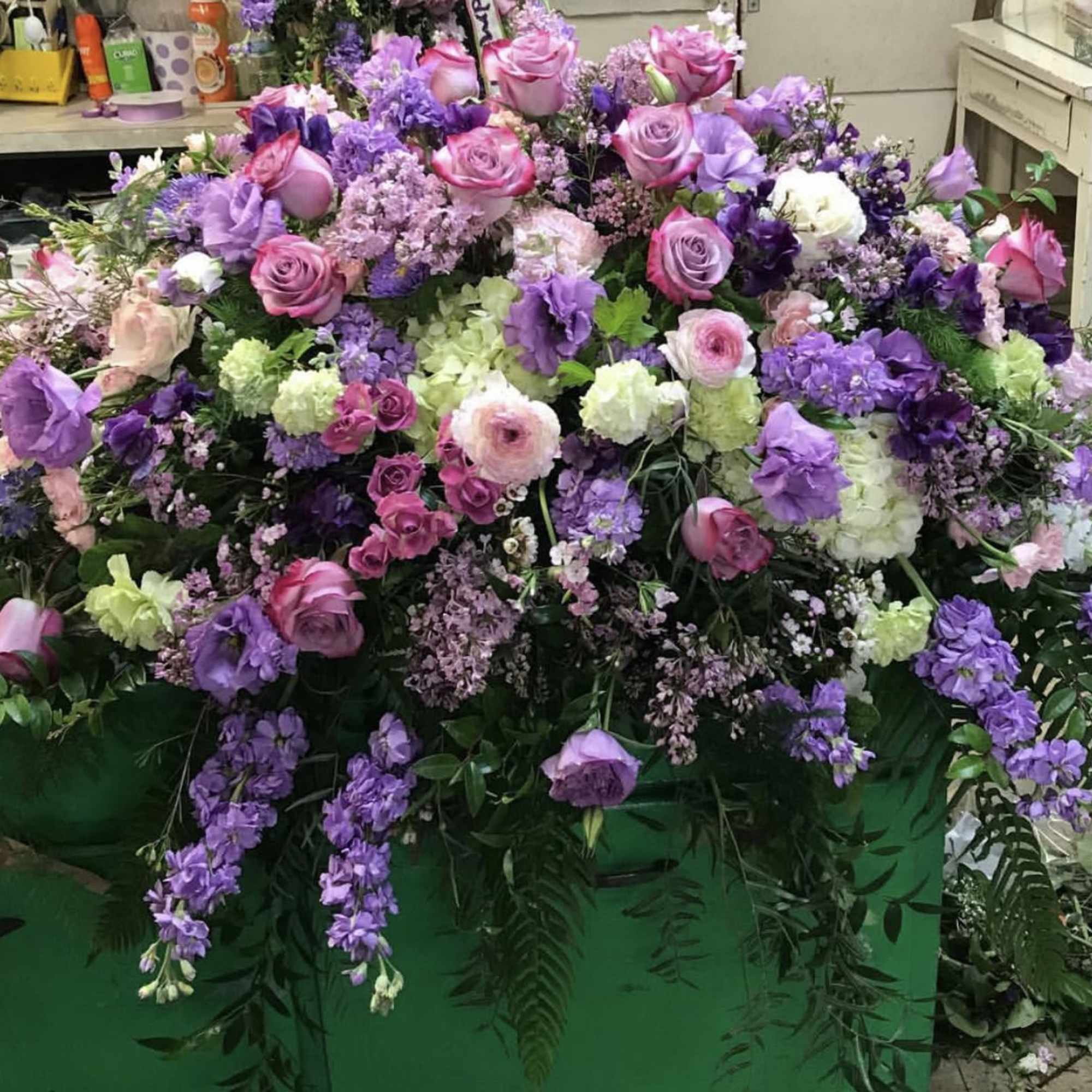 4 Large Standing Spray easels, 2 large baskets 

(Color selection can be