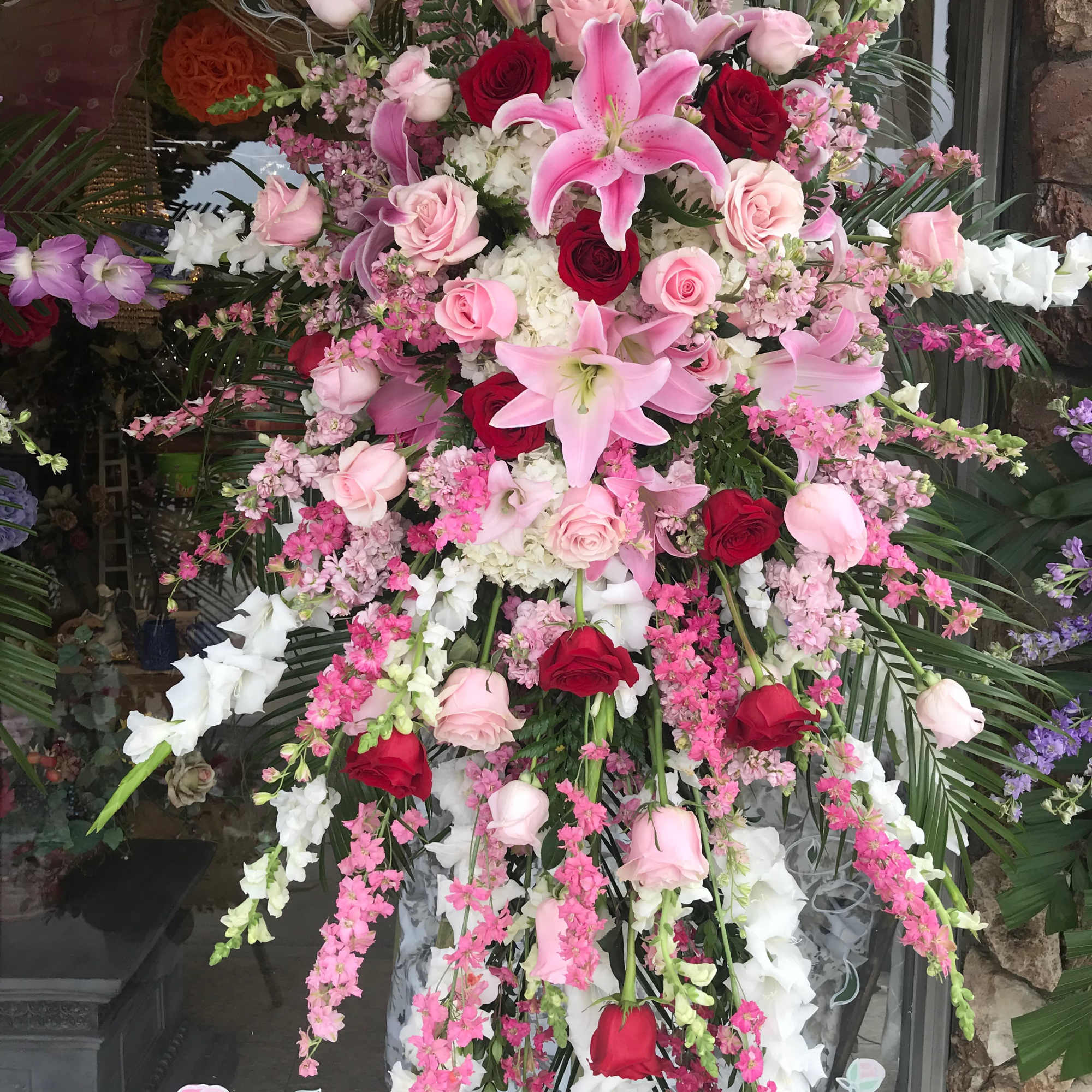 4 Large Standing Spray easels, 2 large baskets 

(Color selection can be