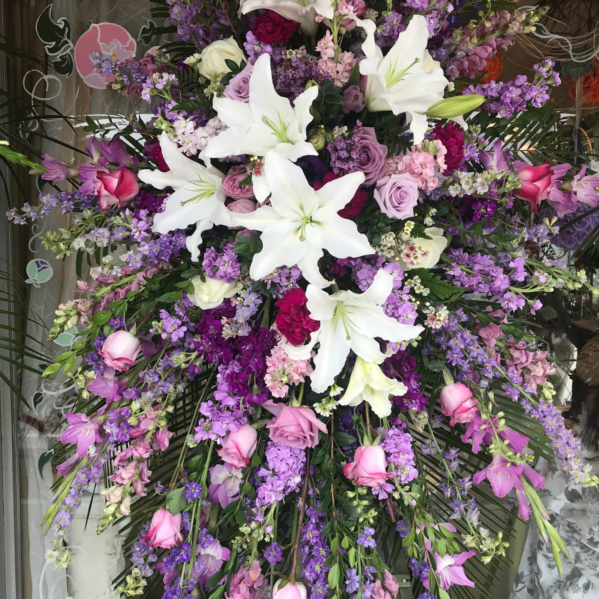 4 Large Standing Spray easels, 2 large baskets 

(Color selection can be