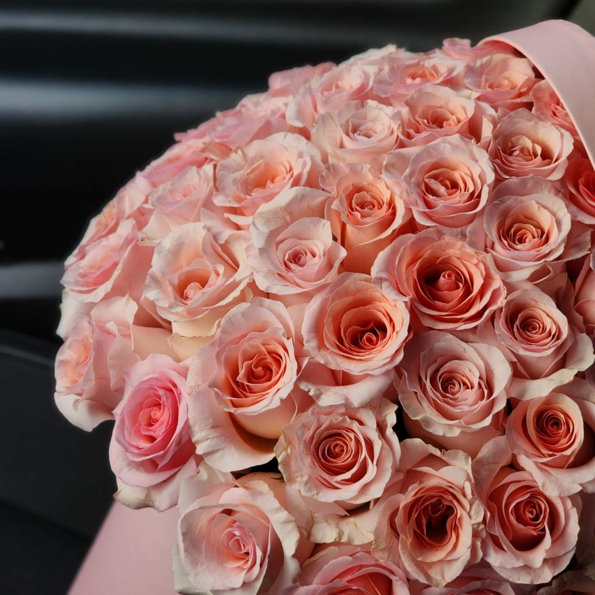 Pink roses are a symbol of tenderness, elegance and sophistication. A bouquet