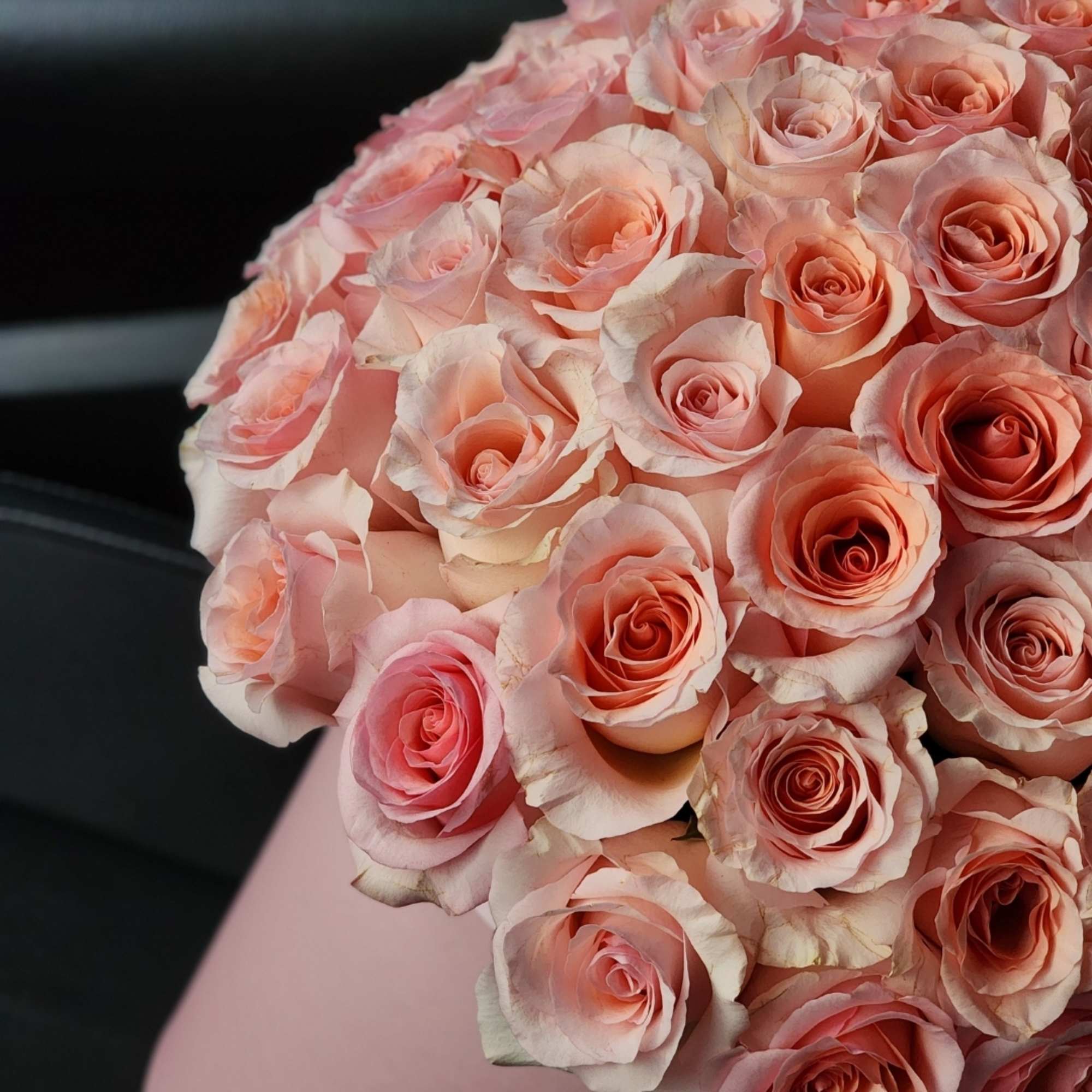 Pink roses are a symbol of tenderness, elegance and sophistication. A bouquet