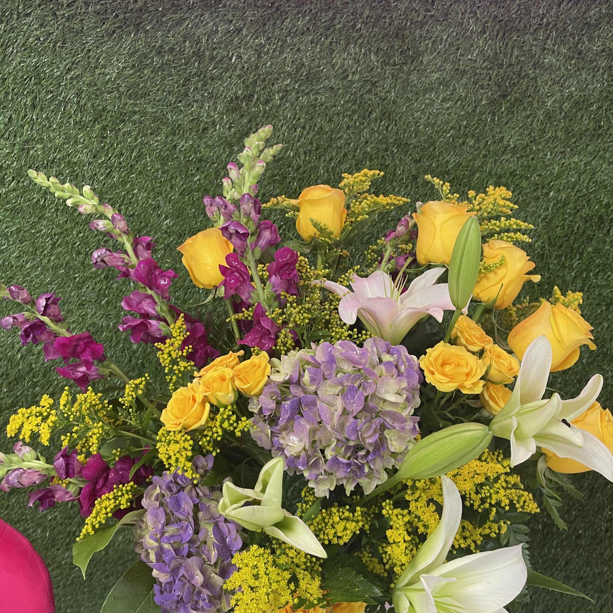 *Vase will vary on what kind of gold vase we have available.*
This