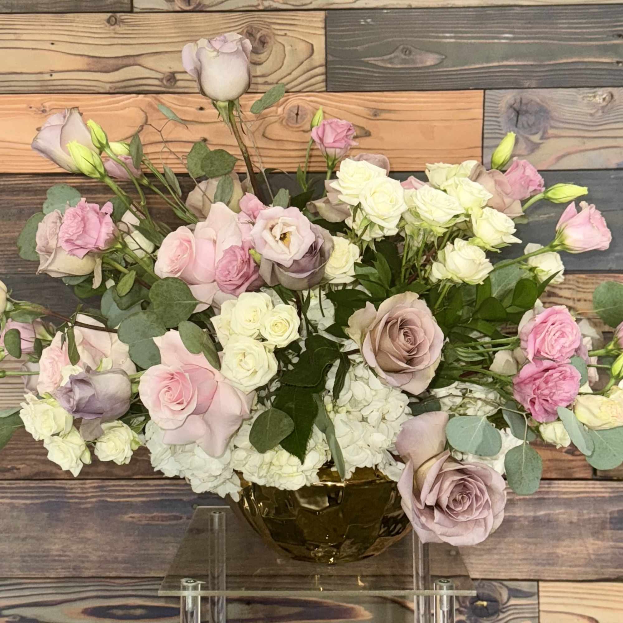 Experience the beauty of our Designer&rsquo;s Choice Arrangement, crafted from the freshest