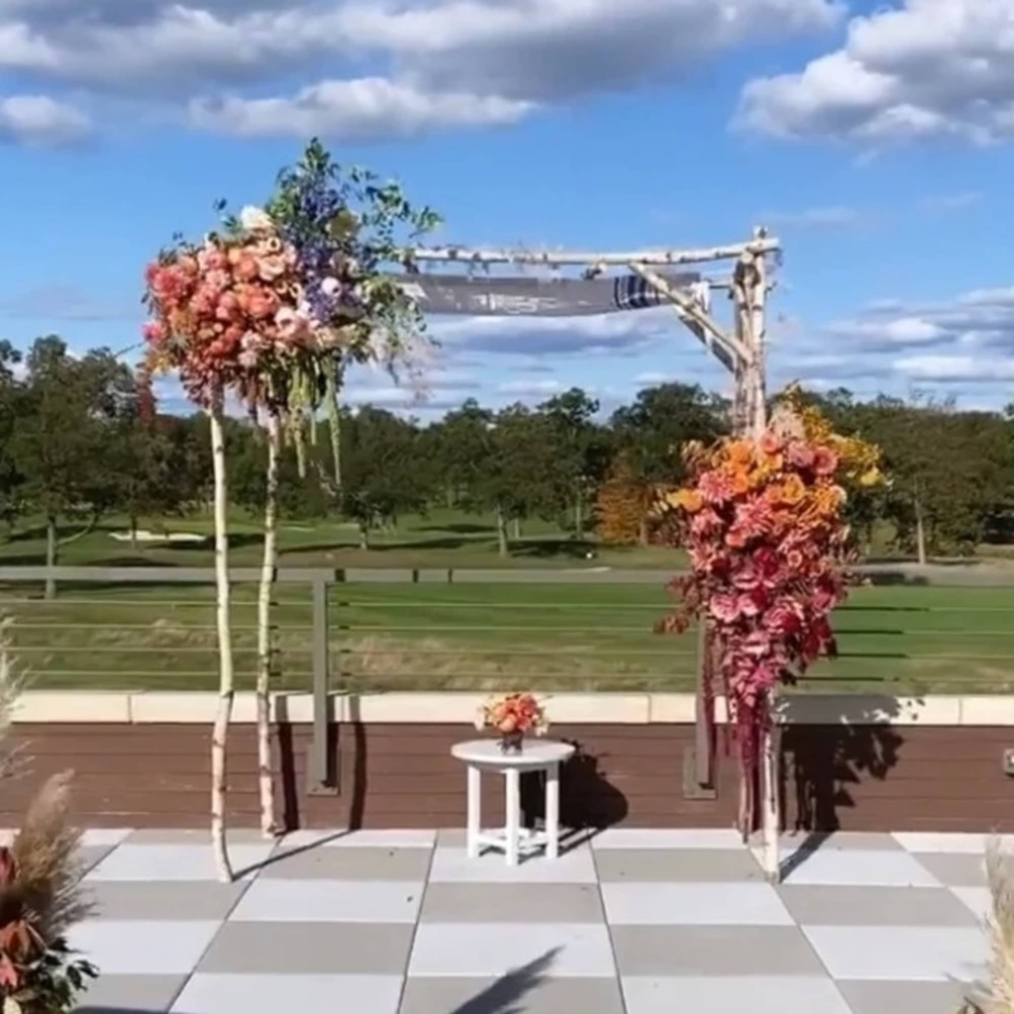 RENTAL ONLY
Decoration is additional charge