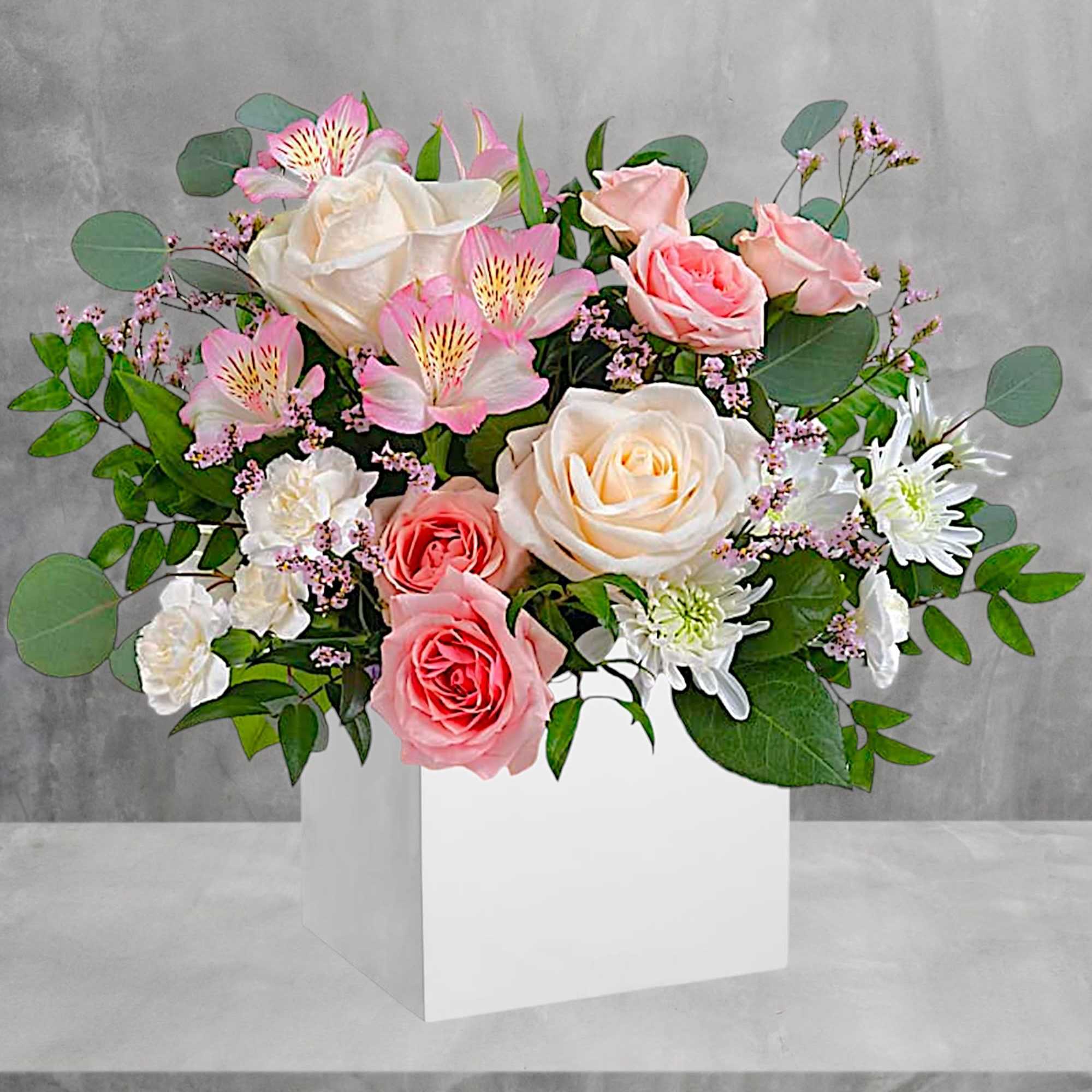 Gift timeless elegance with our vibrant pink and creme flower arrangement.

DETAILS
Cr&egrave;me roses