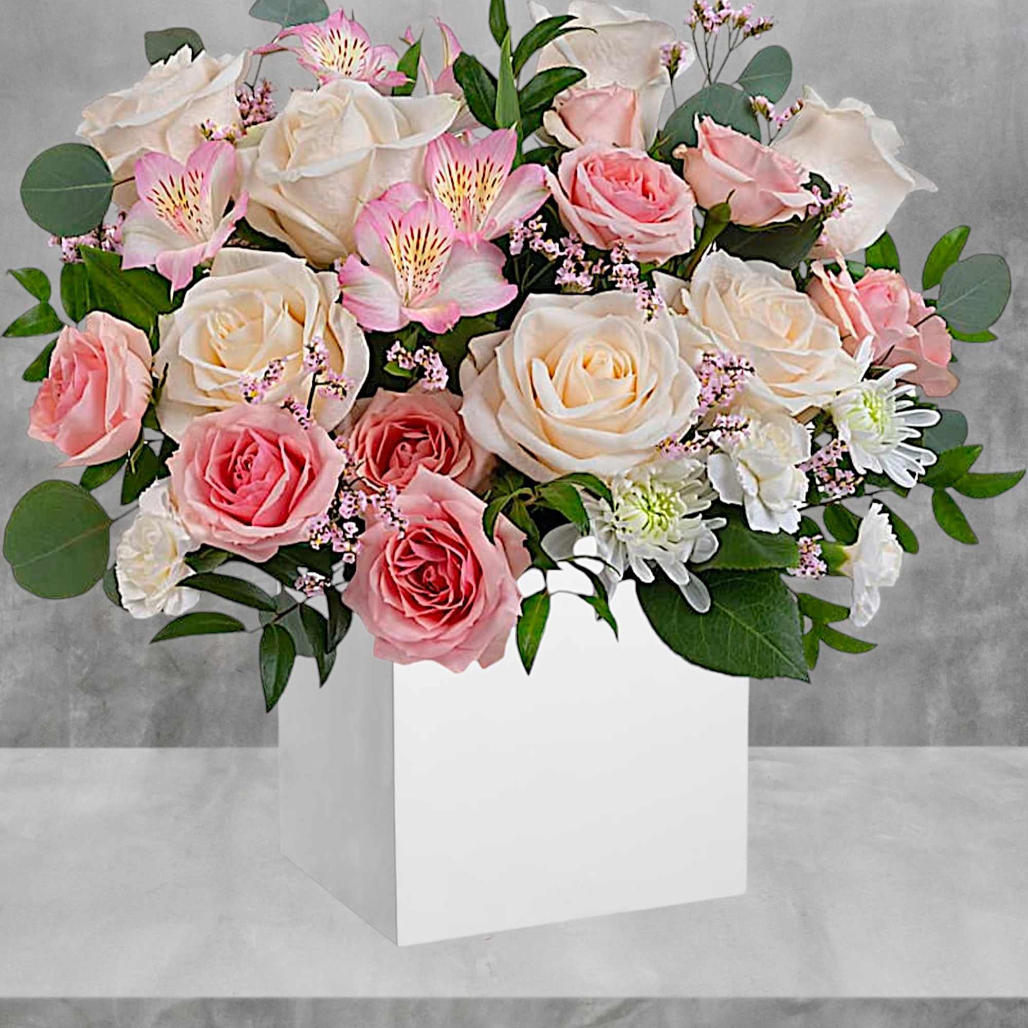 Gift timeless elegance with our vibrant pink and creme flower arrangement.

DETAILS
Cr&egrave;me roses