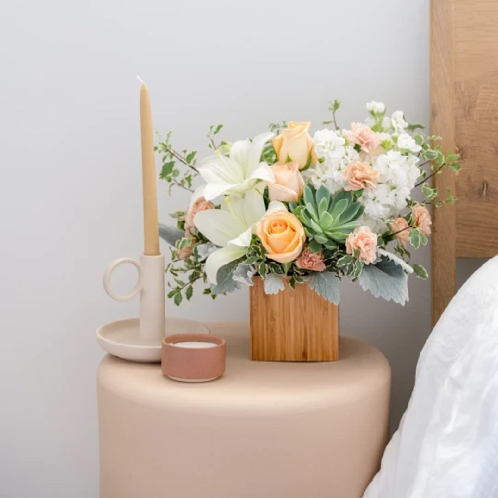 Reminiscent of a desert sunrise, this modern mix of peach blooms, white