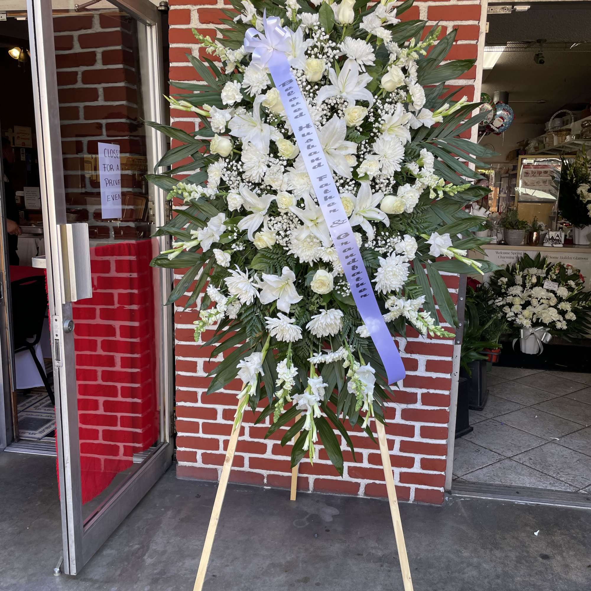 The Exquisite Tribute Standing Spray is an elegant display of sweet serenity. The Exquisite Tribute Standing Spray is an elegant display of sweet serenity.