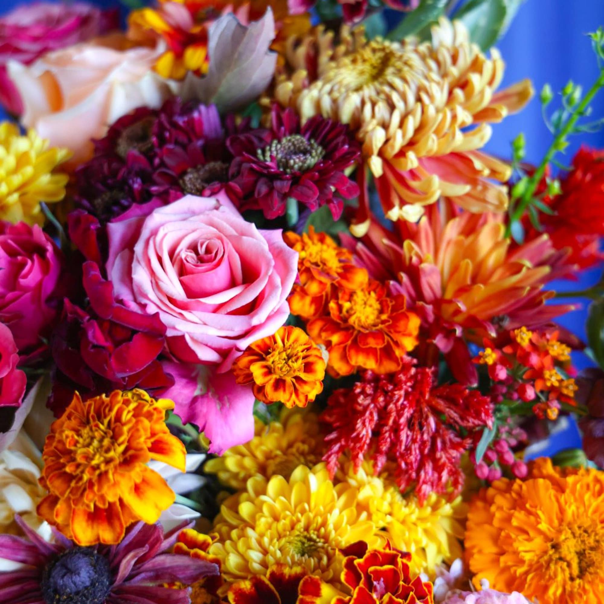 The Russet Leaves Arrangement is the quitessential classic autumn arrangement. Bursting with