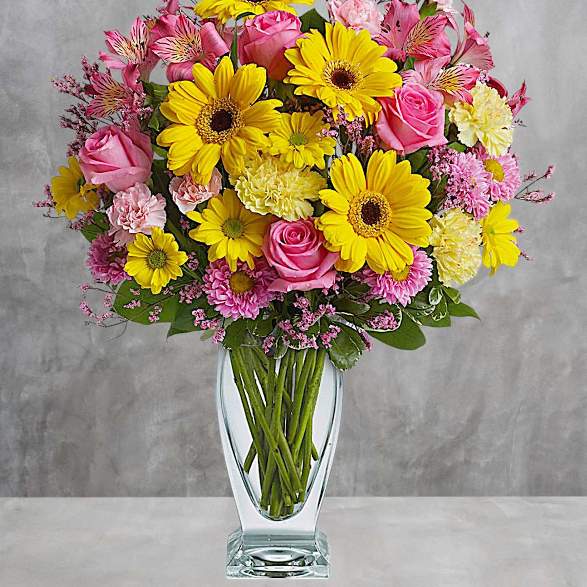 Pure pretty! This classic floral design puts a sweet spin on your