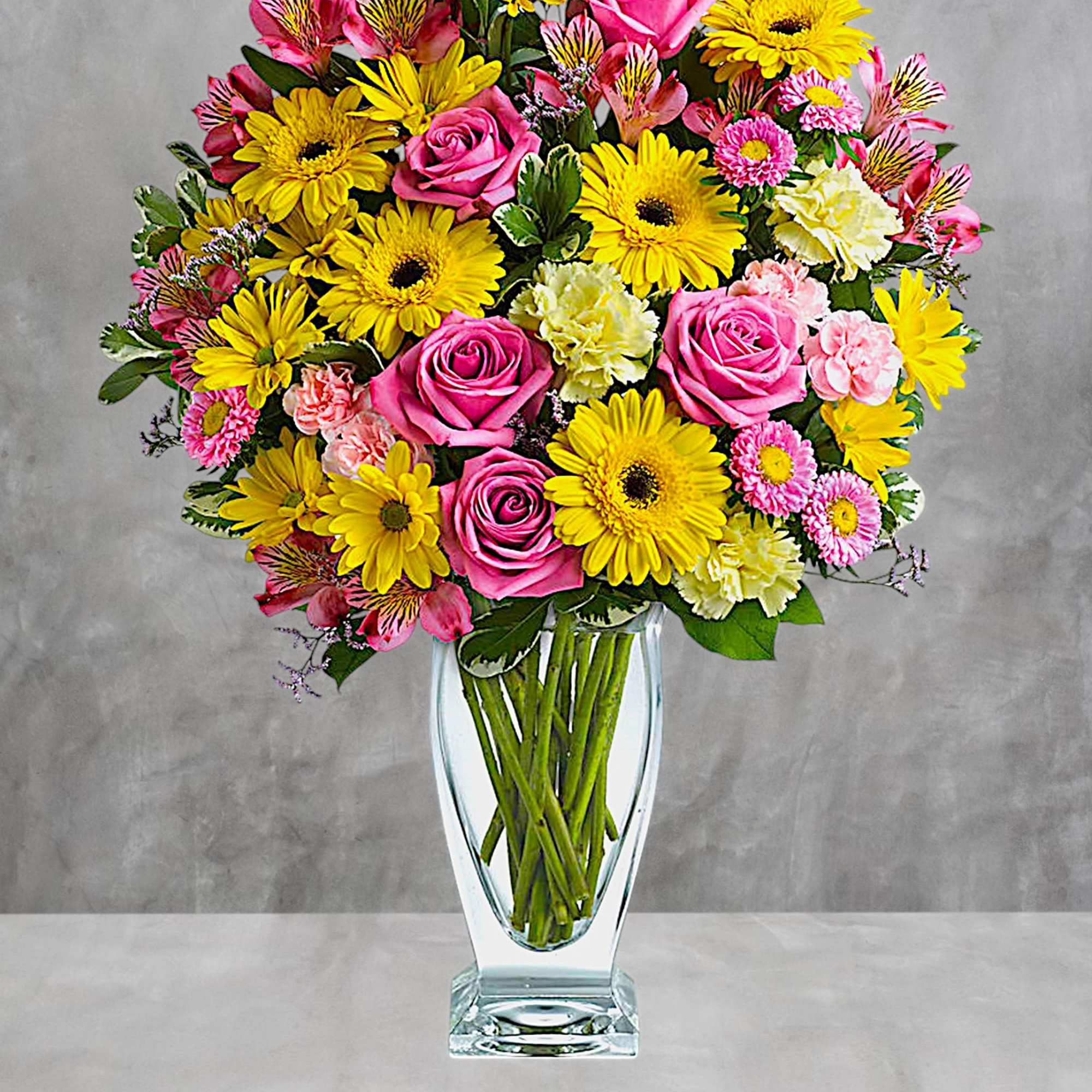 Pure pretty! This classic floral design puts a sweet spin on your
