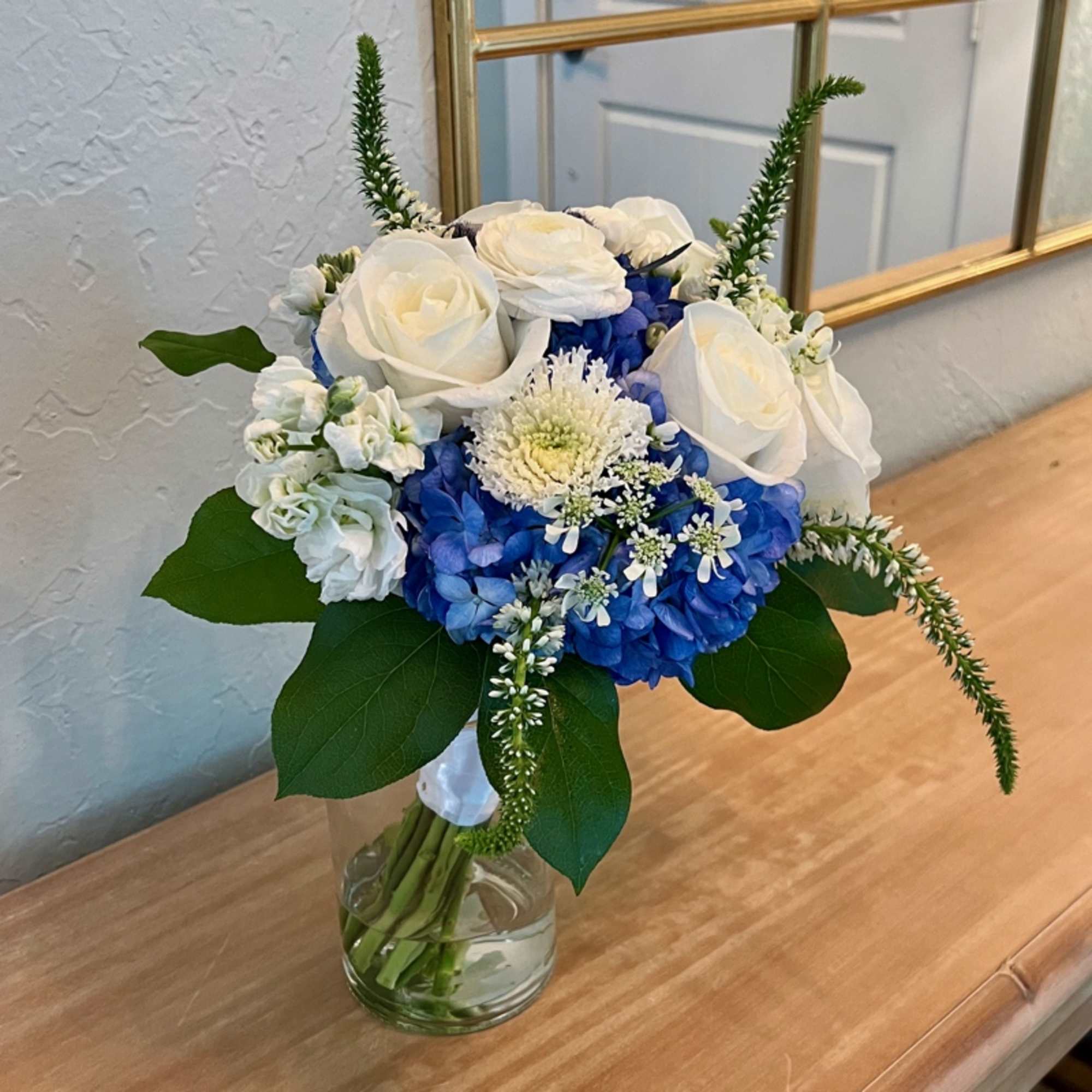 Work with our floral designer to create the perfect petite bouquet for