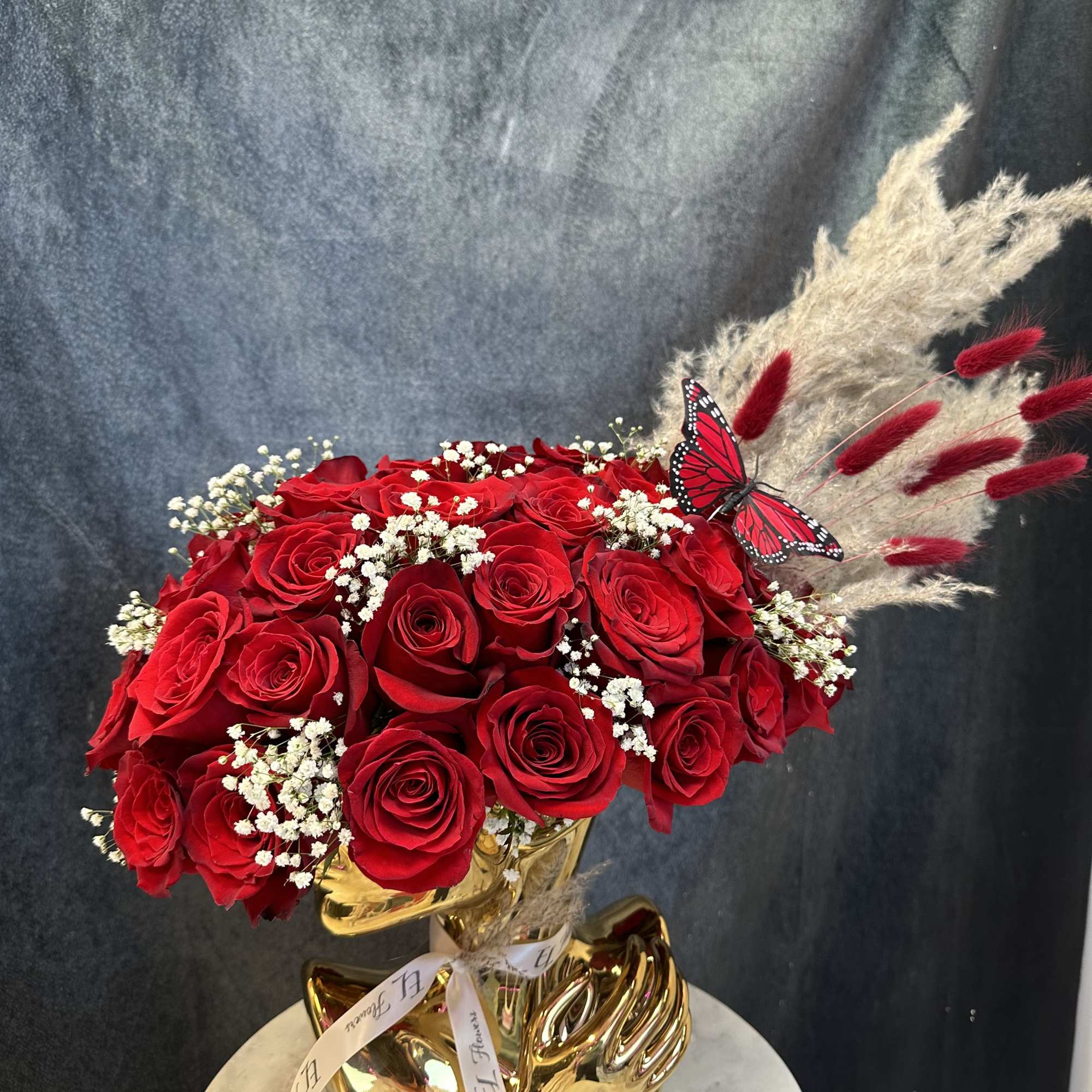 Beautiful arrangement with red roses Beautiful arrangement with red roses