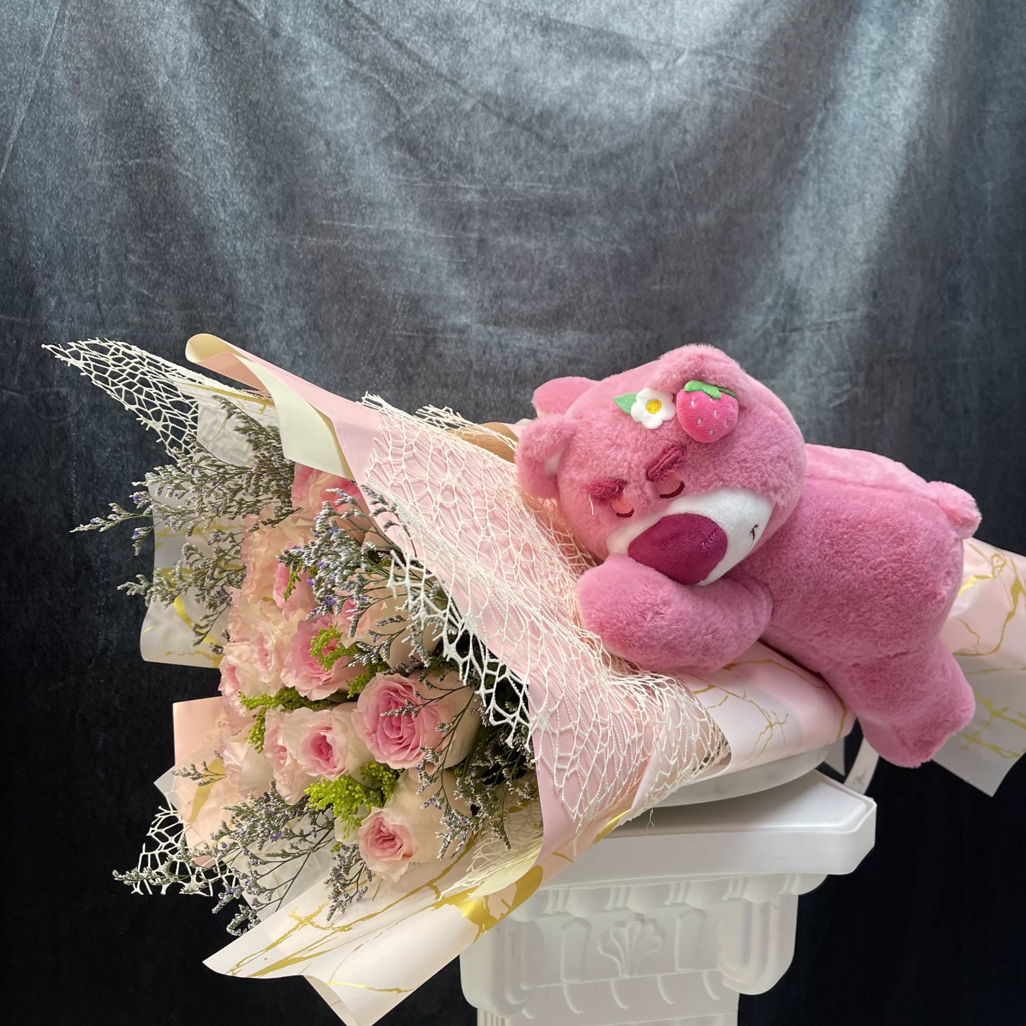 Beautiful sweet and unique roses with cute teddy bear 