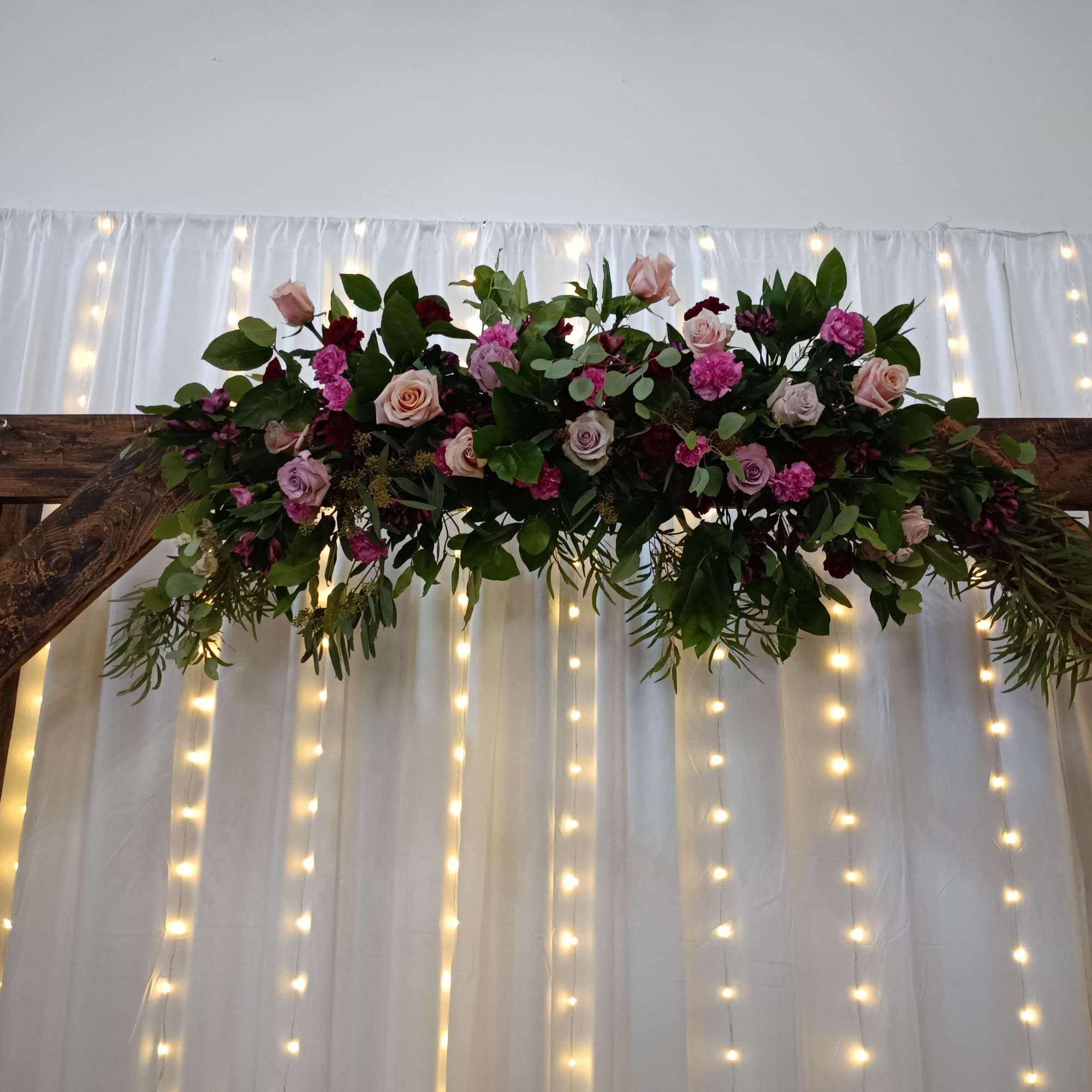 Beautiful variations of burgundy, purple and lavender rses and fillers with the