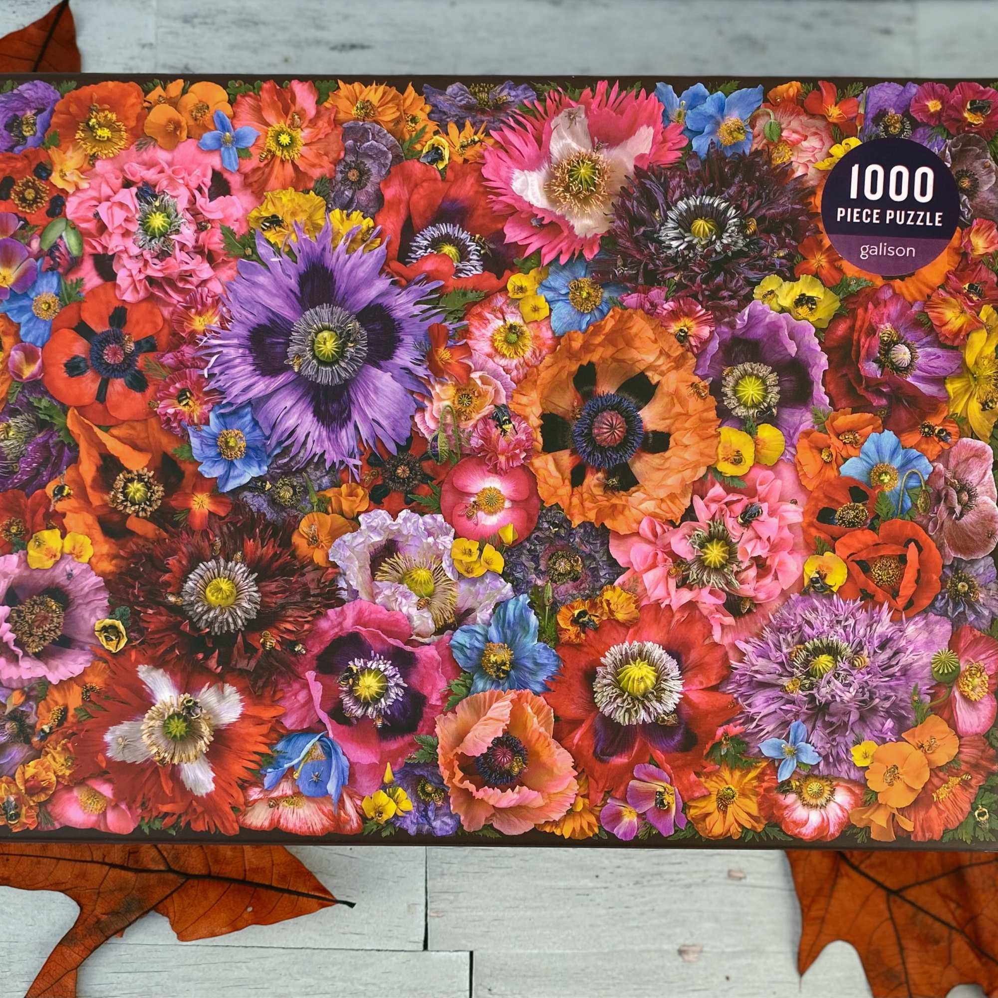 This charming gift box features a beautiful flower arrangement fill with a