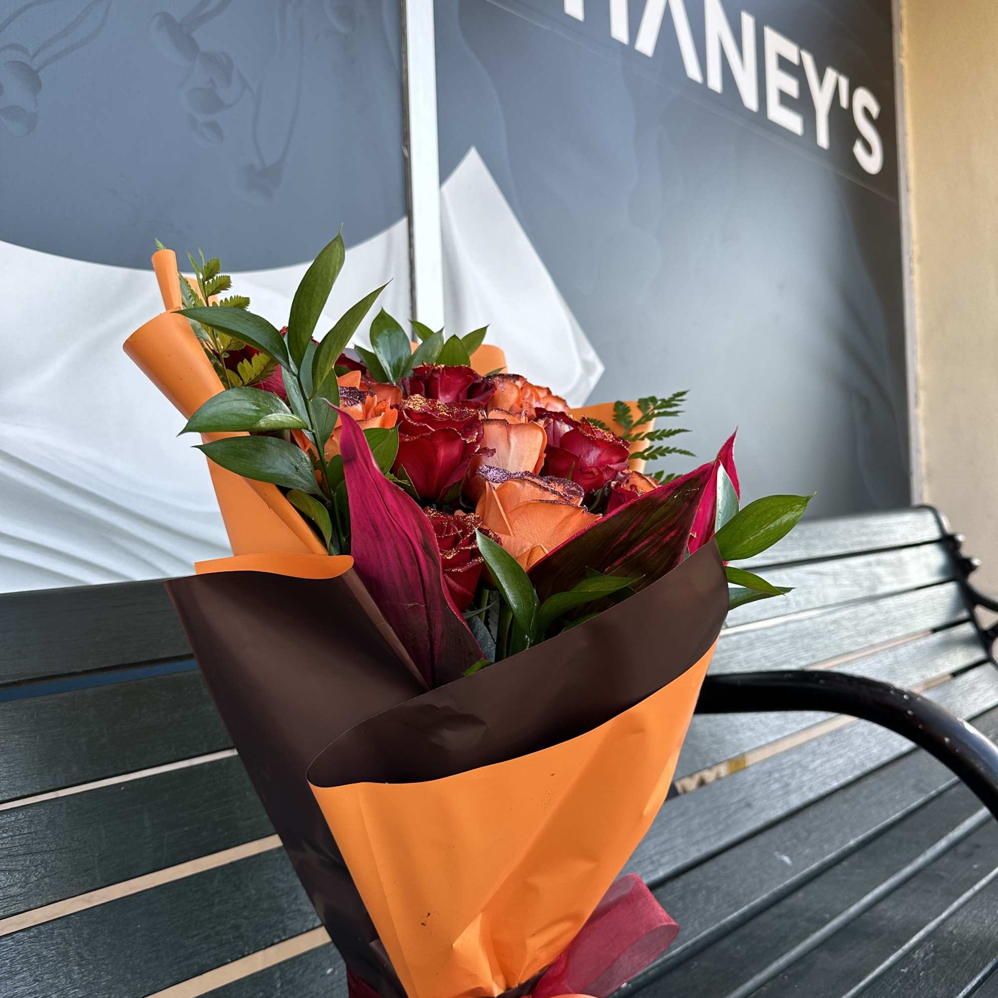 Very popular floral wrap design with a beautiful color mix in orange Very popular floral wrap design with a beautiful color mix in orange