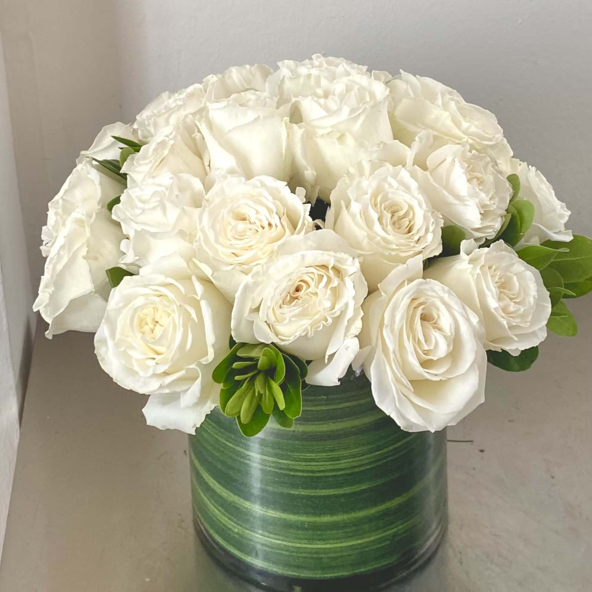 Make a bold statement with this elegantly simple design. White roses symbolize