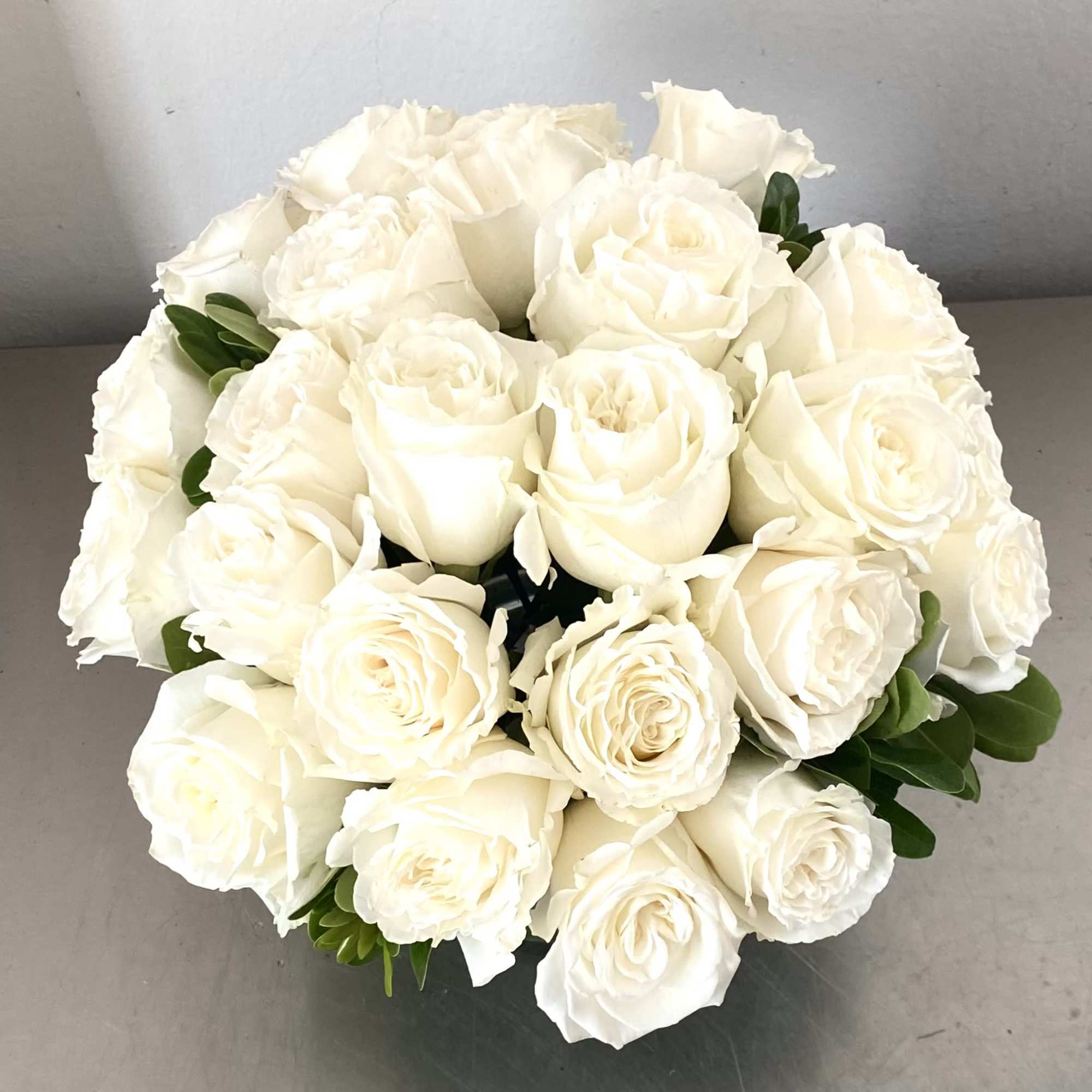 Make a bold statement with this elegantly simple design. White roses symbolize