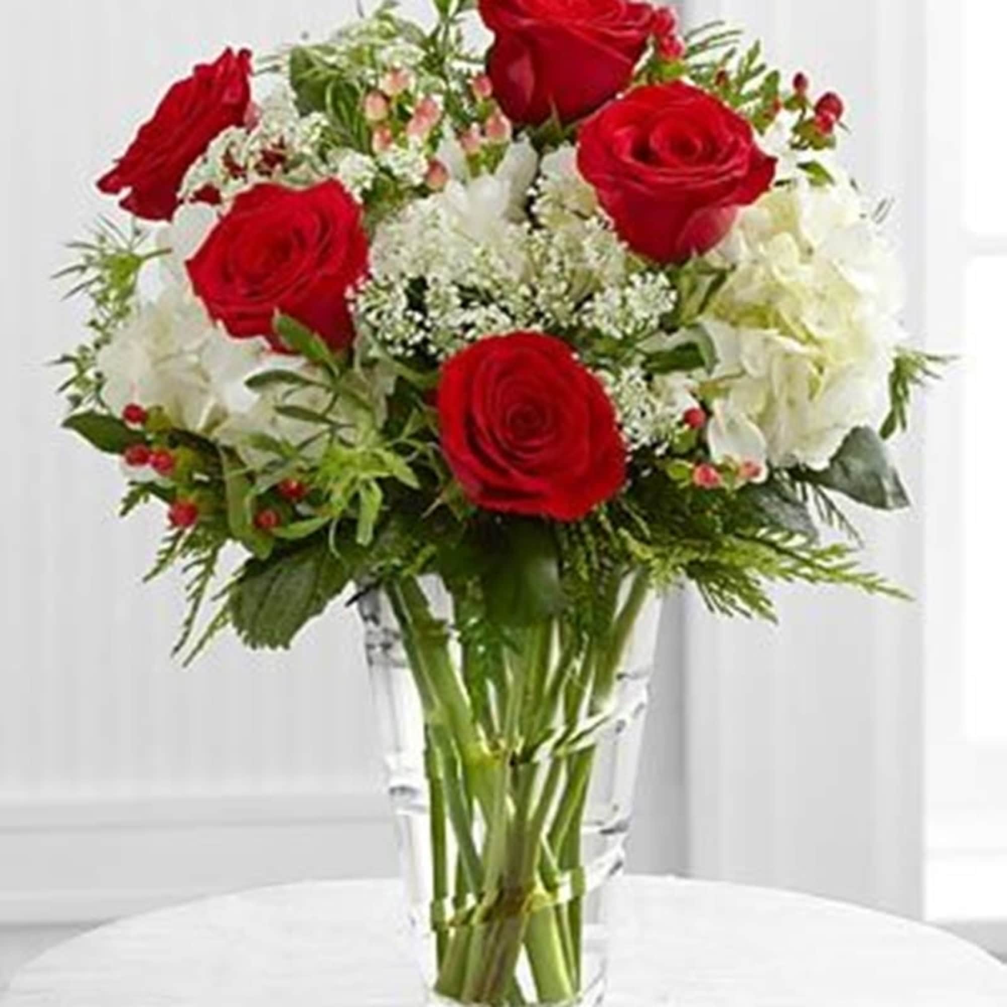 The Vera Wang Holiday Elegance Exudes an undeniable sophistication to celebrate winter&#039;s