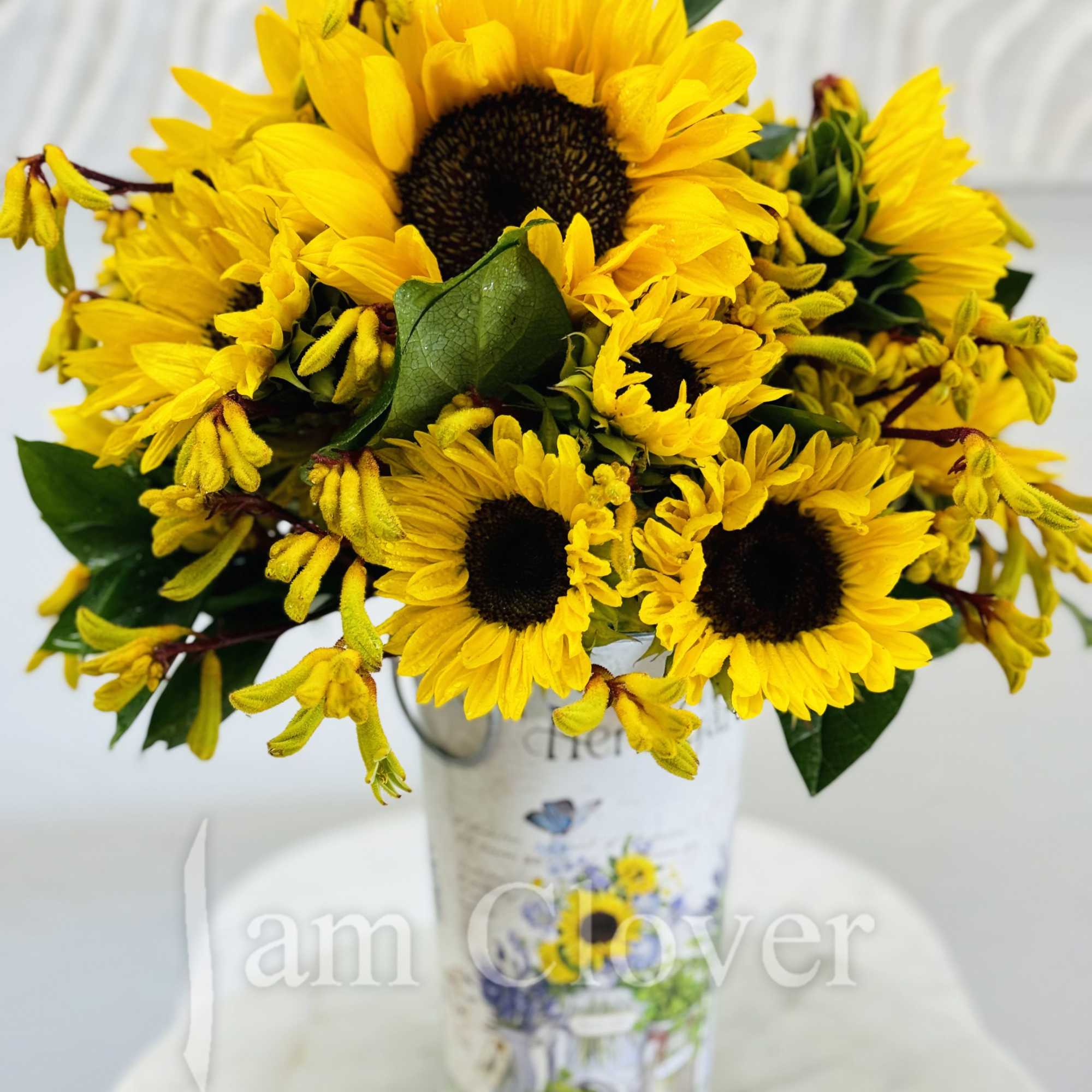 Bring some sunshine into your home or office. It&rsquo;s an elegant arrangement