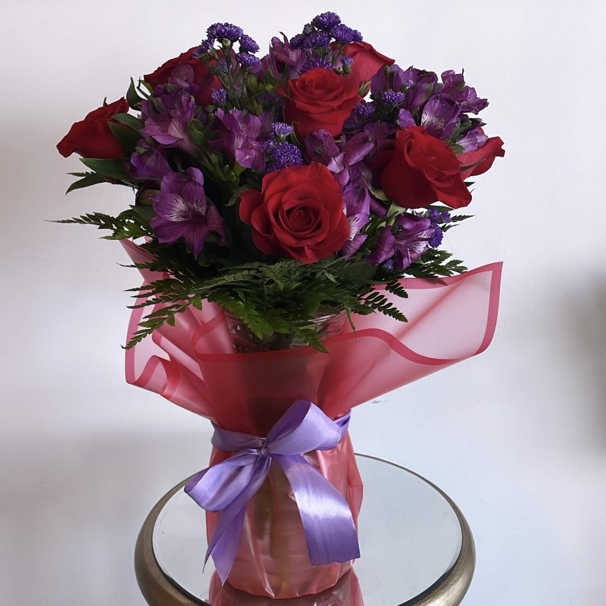 A gift that says "You are special," this Luxury rose bouquet is A gift that says "You are special," this Luxury rose bouquet is