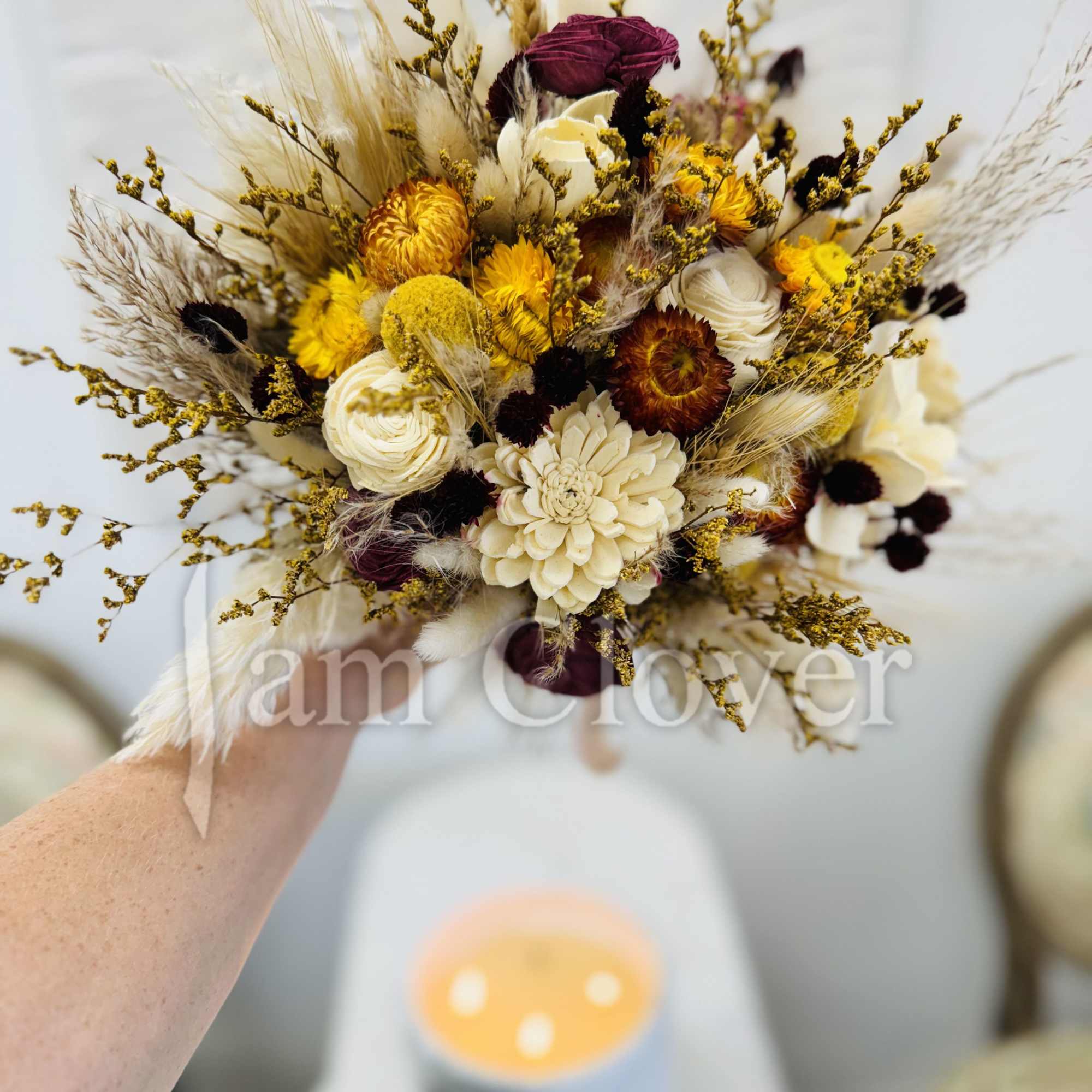 This Preserved Bouquet  is very beautiful in warm tones and rich