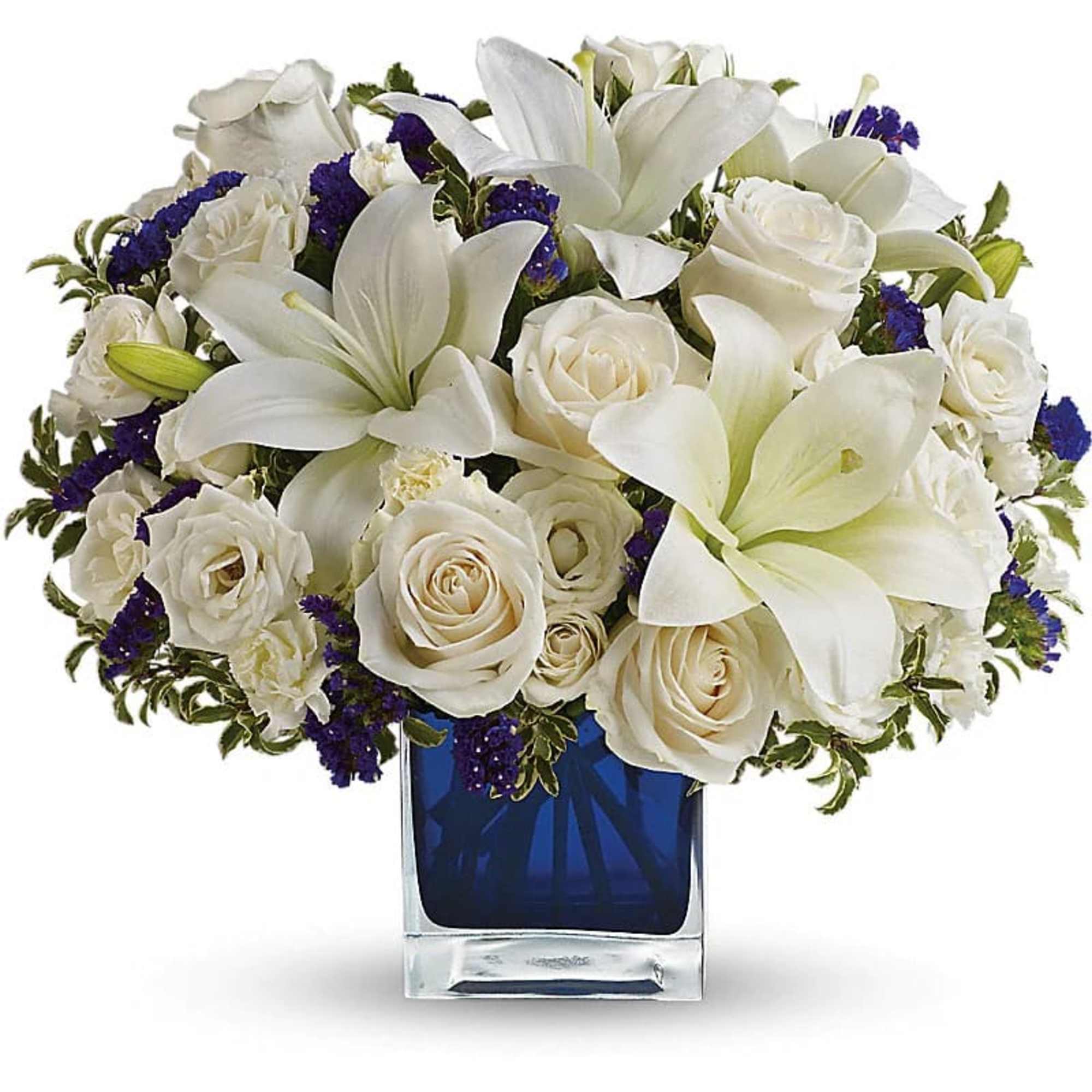 Send someone a bit of heaven with this beautiful bouquet. Luxurious cr&egrave;me