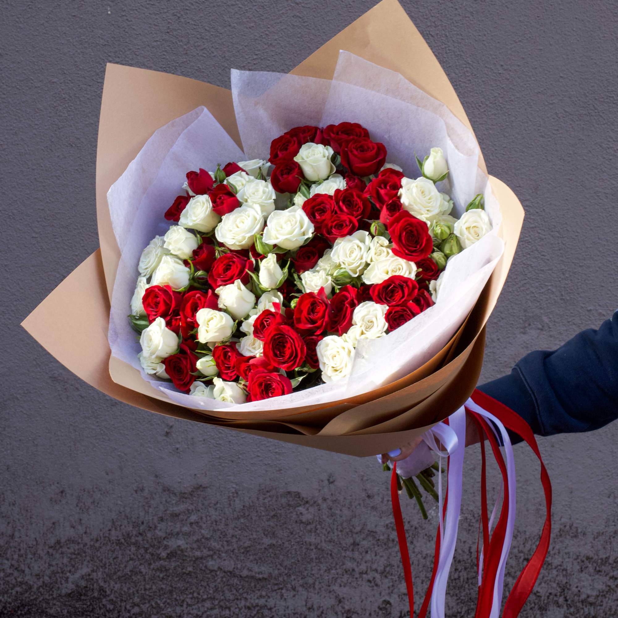 Mix of white and red spray roses