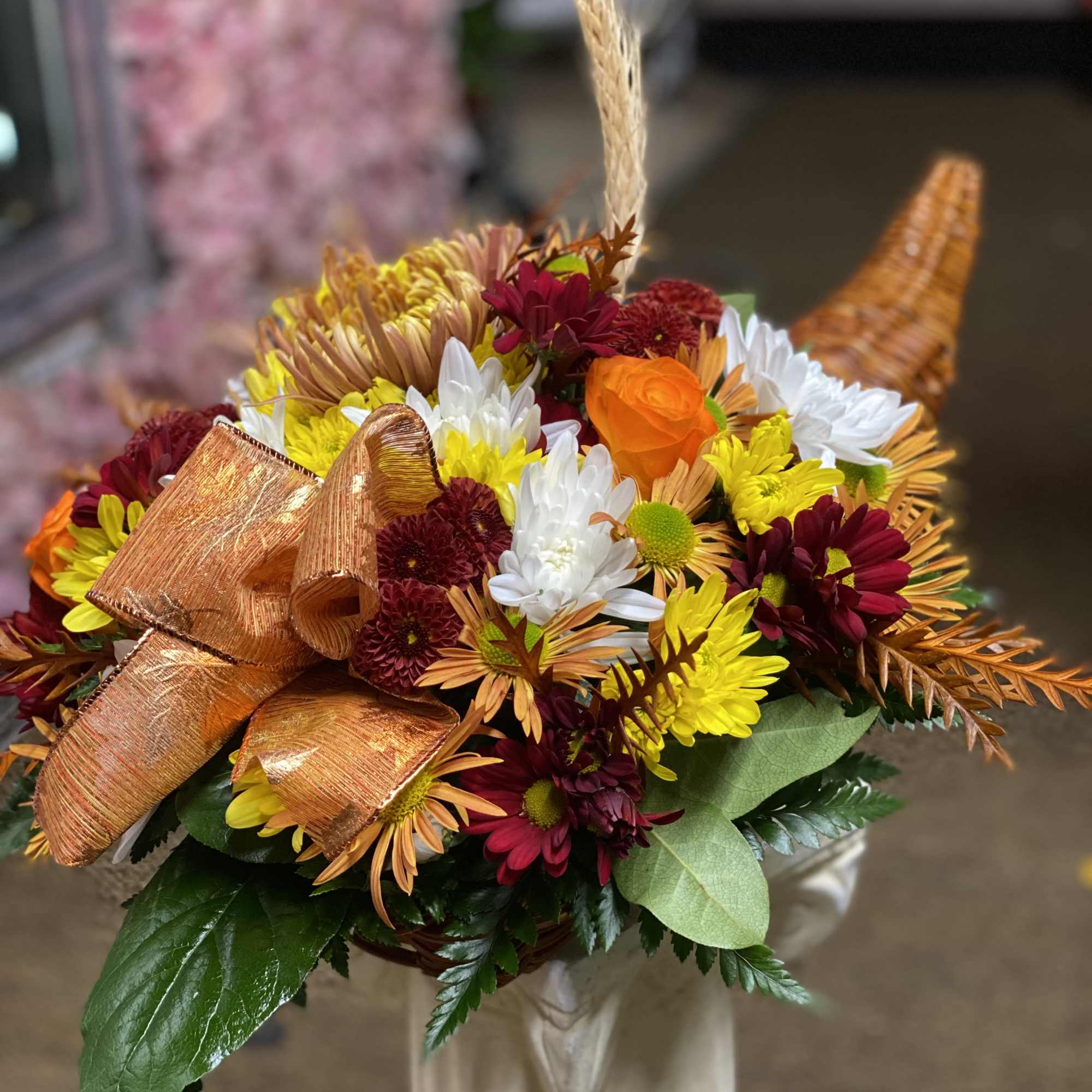 Th Cornucopia Symbolizes abundance, Prosperity ad the harvest season