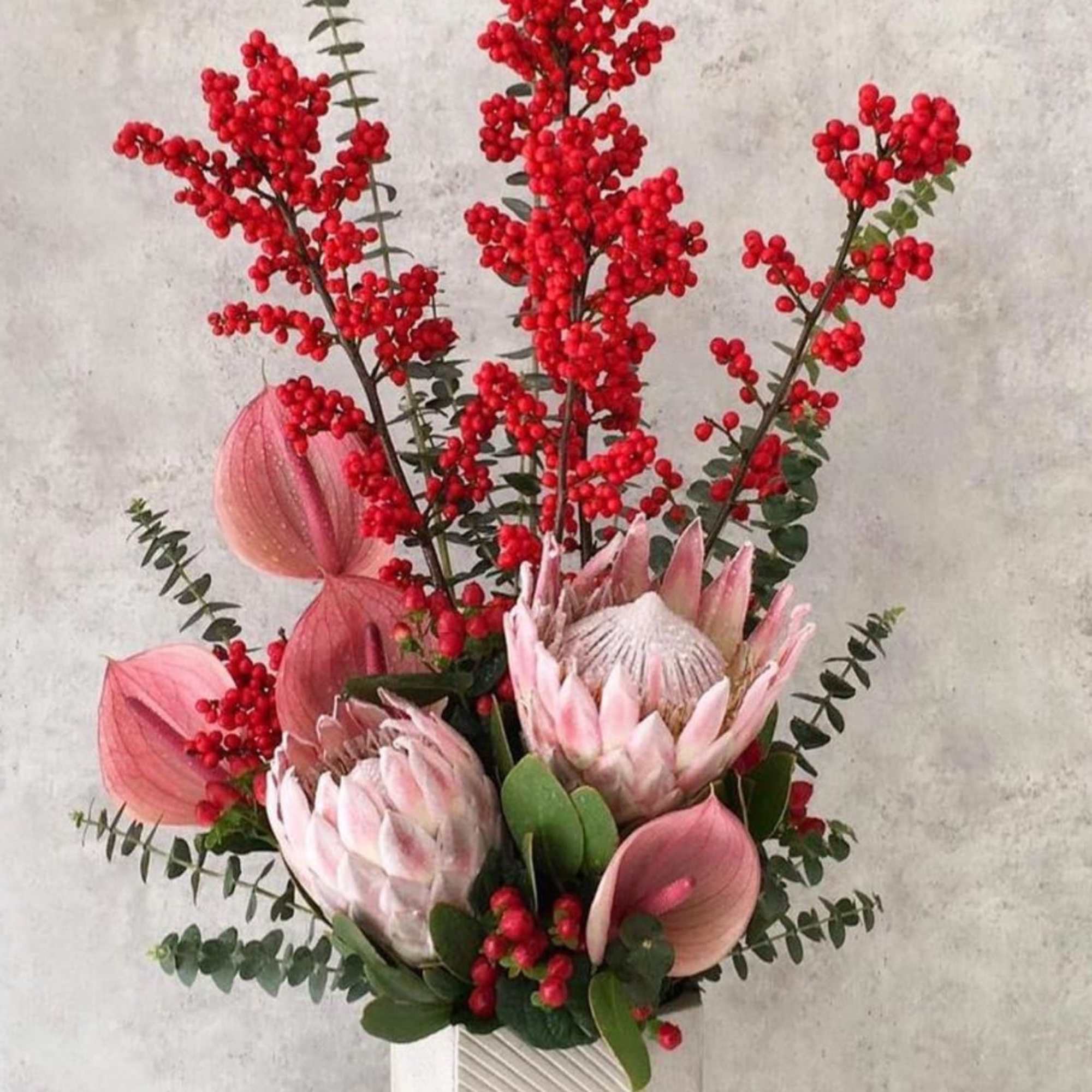 Elegant tropical arrangement