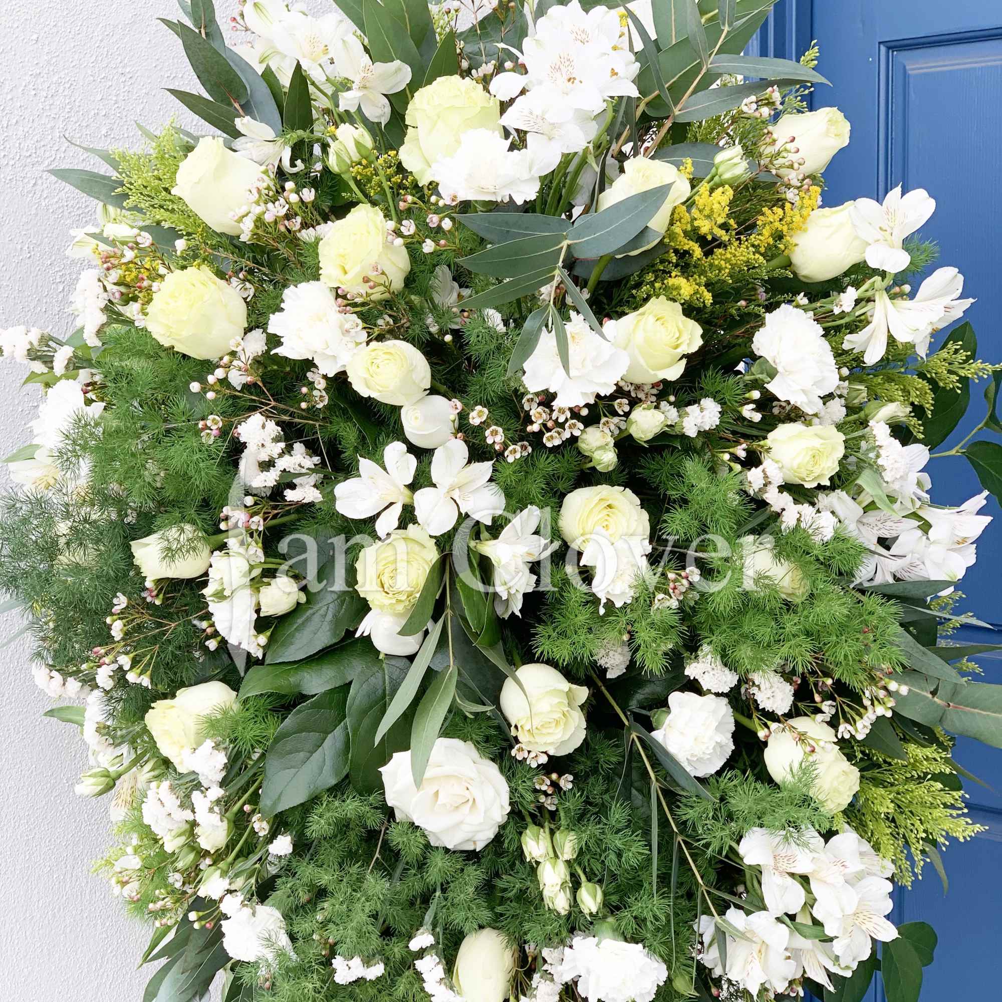 An elegant tribute! 
Sizes: Small  18-20 inch,  Medium 24-25 inch