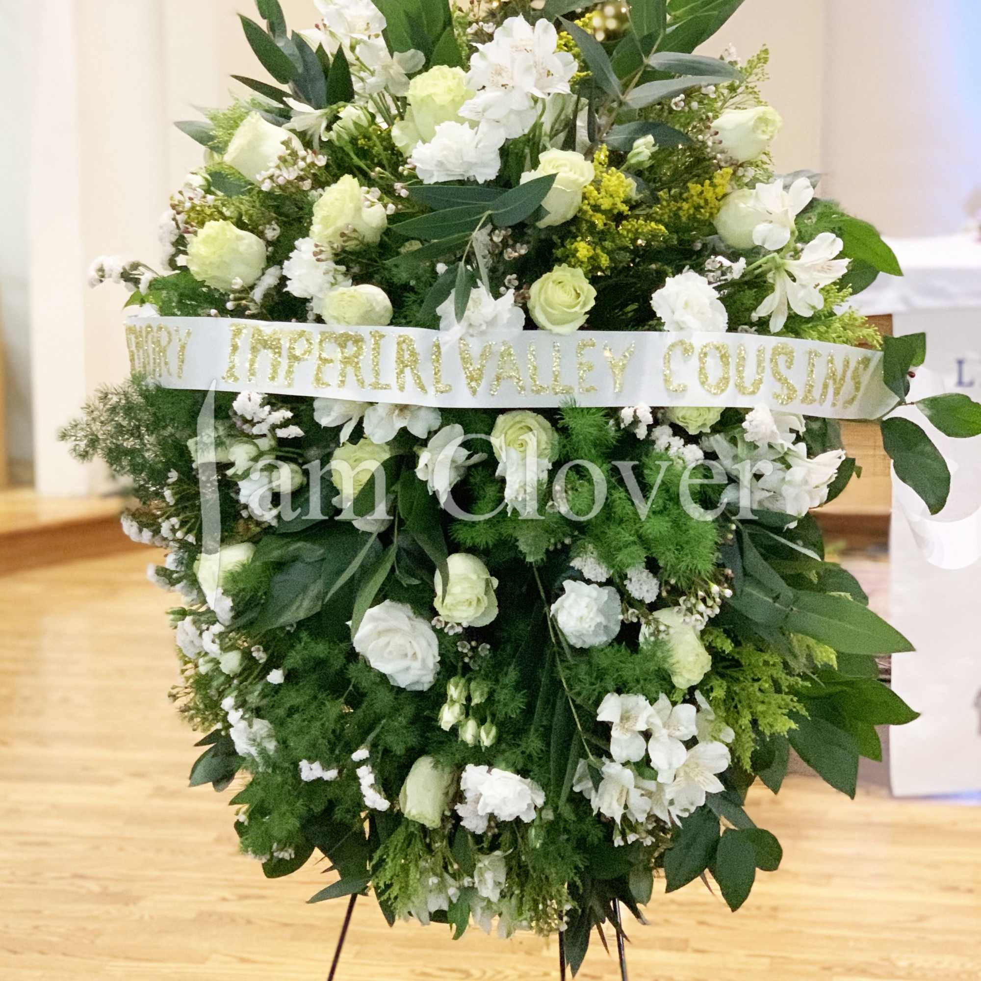 An elegant tribute! 
Sizes: Small  18-20 inch,  Medium 24-25 inch