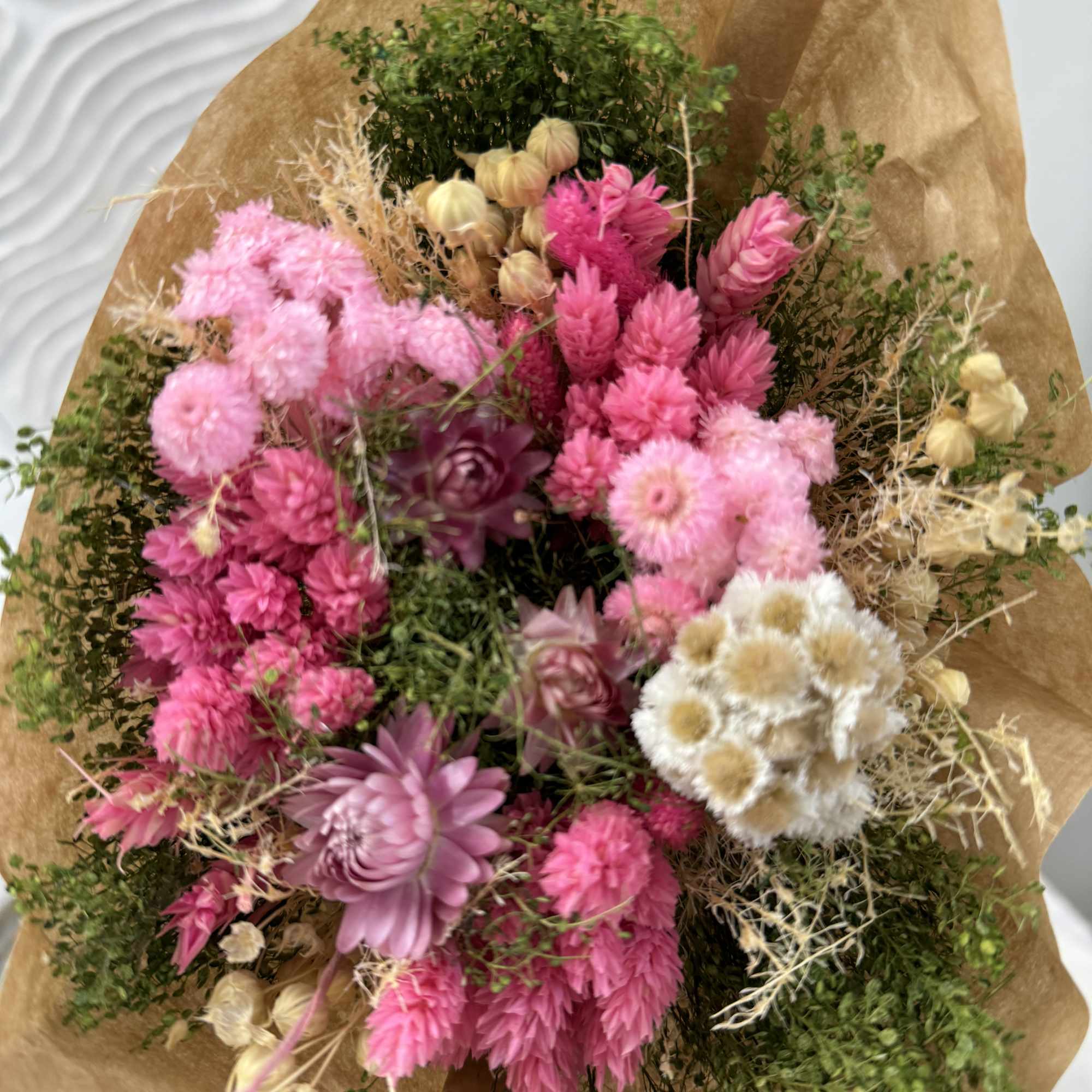The preserved bouquet in pink will bring only positives emotions and will