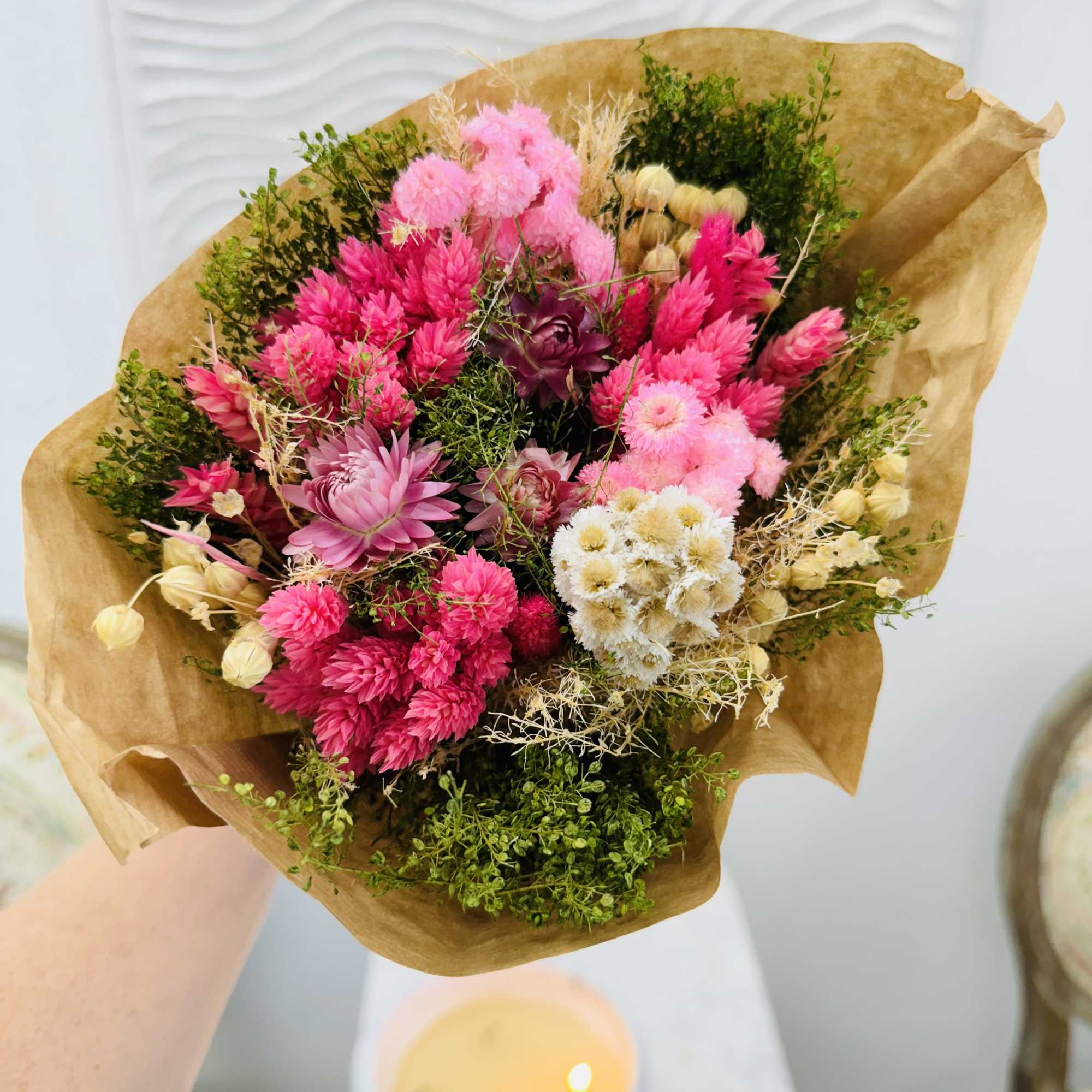 The preserved bouquet in pink will bring only positives emotions and will
