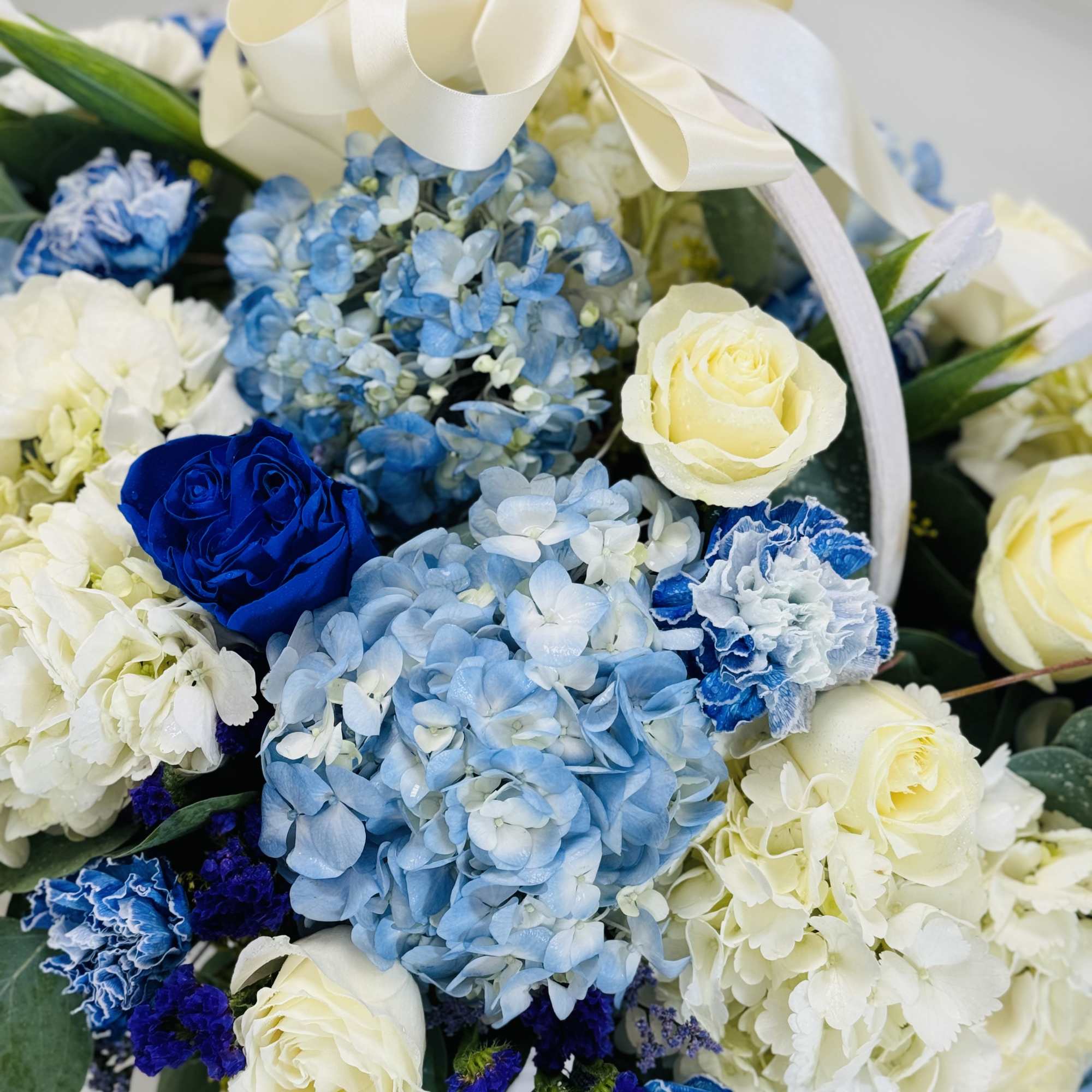 This substantial gift will be proper for any occasion. Contains hydrangeas, roses