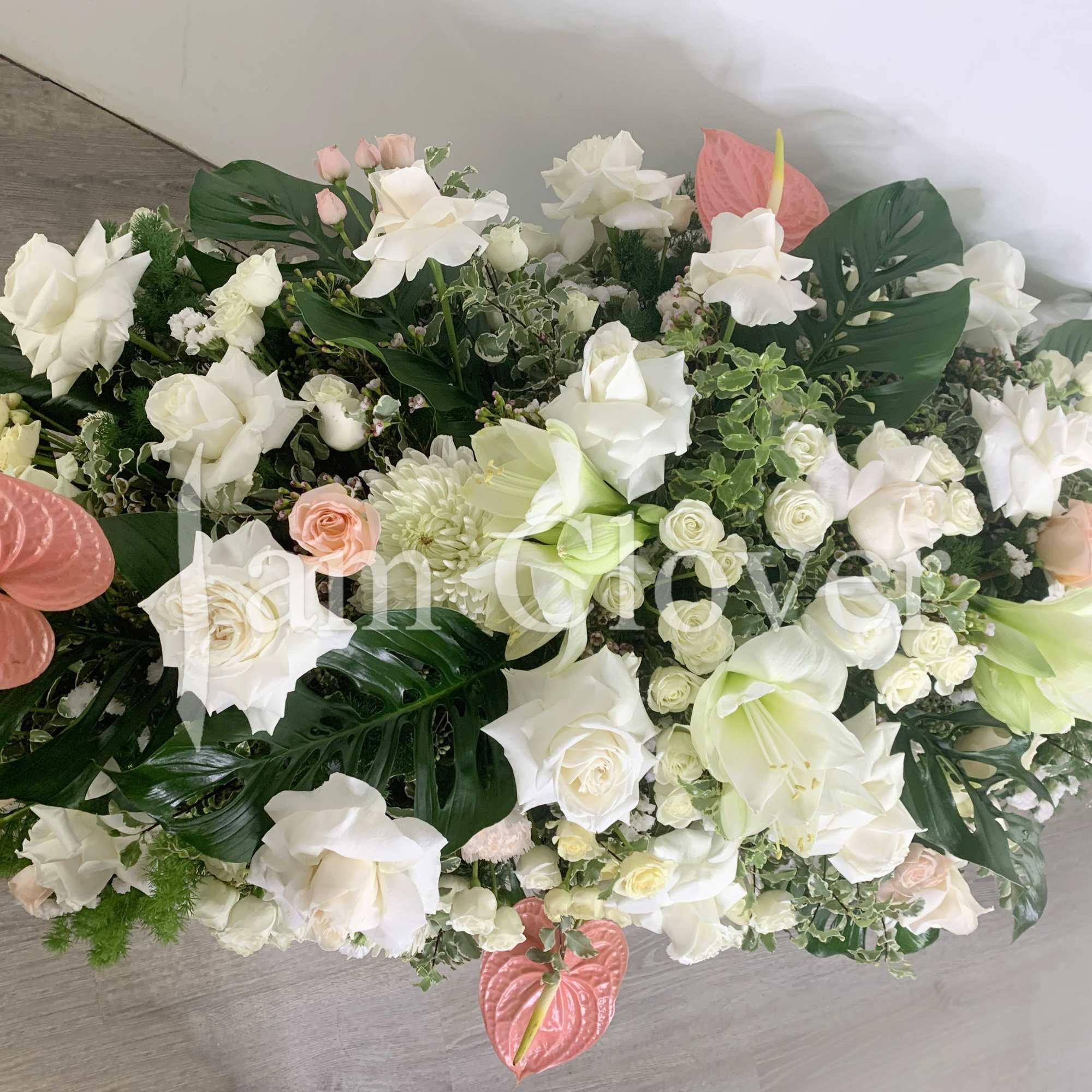 This beautiful and soothing spray is composed with a variety of white