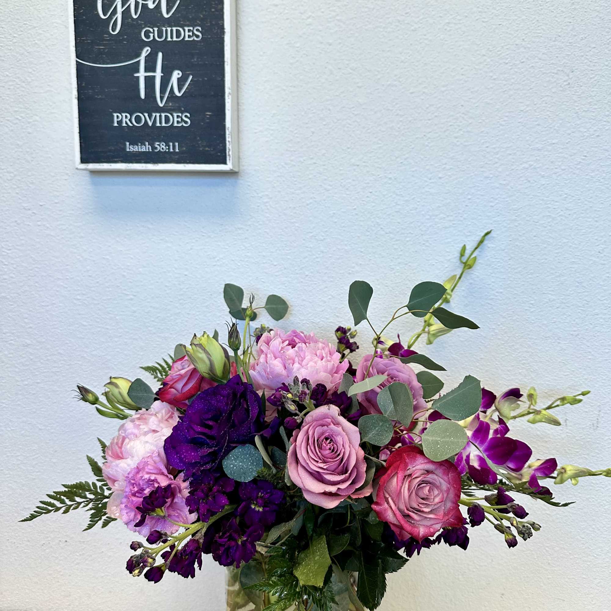 Delight in the beauty of soft elegance with this stunning compact
arrangement. Featuring Delight in the beauty of soft elegance with this stunning compact
arrangement. Featuring