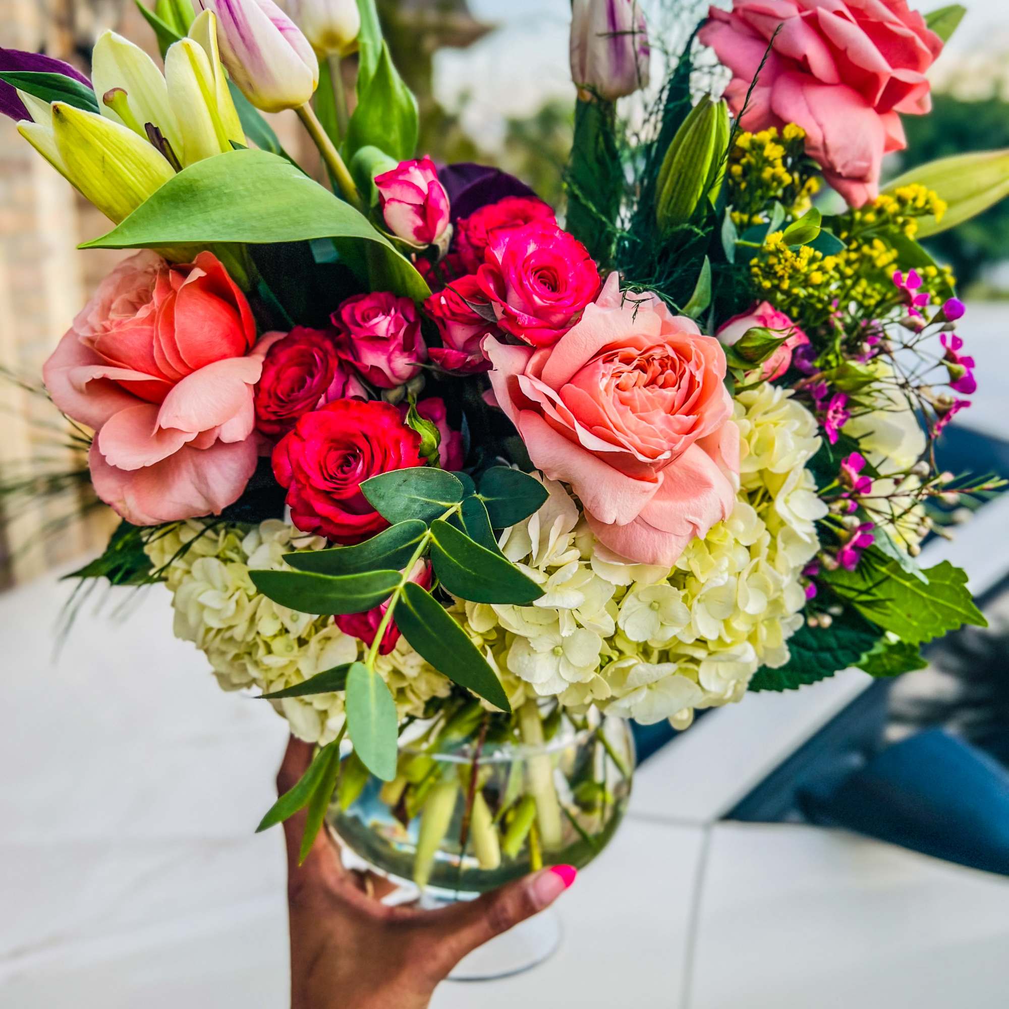 Perfect thinking of you blooms!
Hydrangeas, tulips, roses designed in a clear vase. Perfect thinking of you blooms!
Hydrangeas, tulips, roses designed in a clear vase.