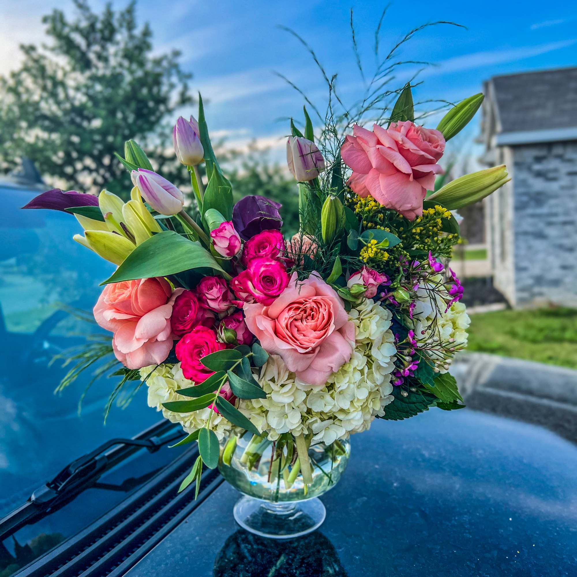 Perfect thinking of you blooms!
Hydrangeas, tulips, roses designed in a clear vase. Perfect thinking of you blooms!
Hydrangeas, tulips, roses designed in a clear vase.