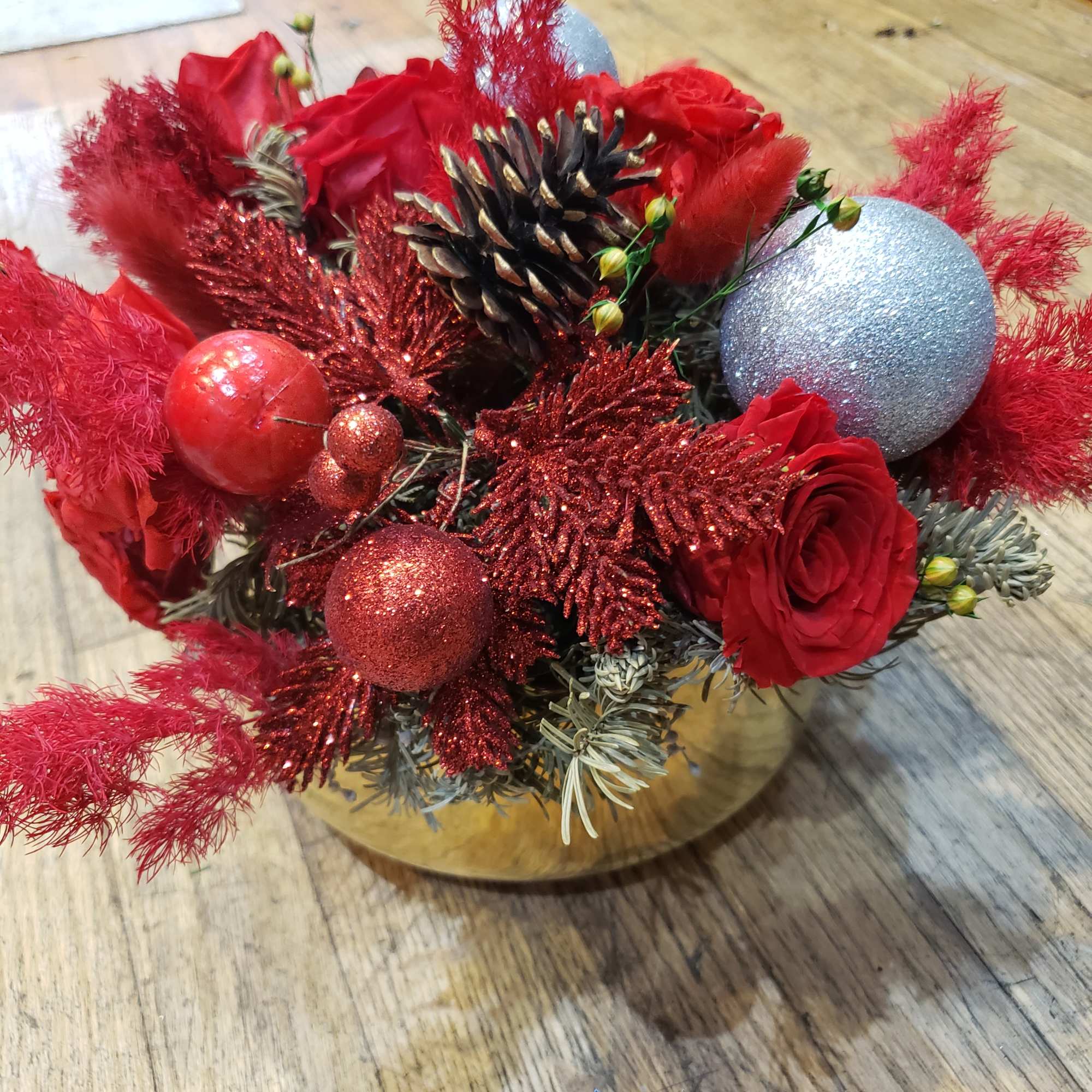 christmas centerpiece with preserved flowers