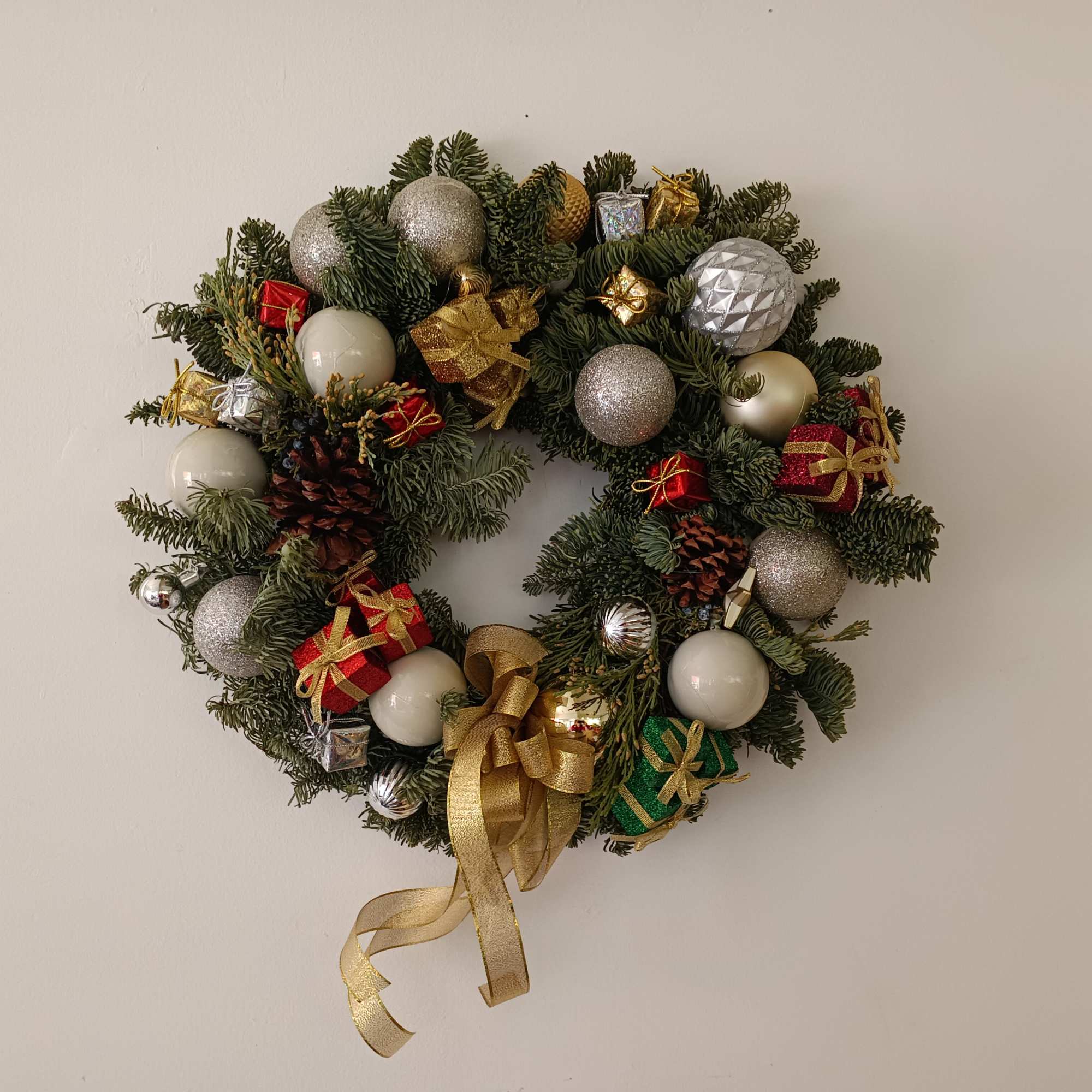 Beautiful, cheerful Christmas/  New Year 8" round wreath with silver &amp;