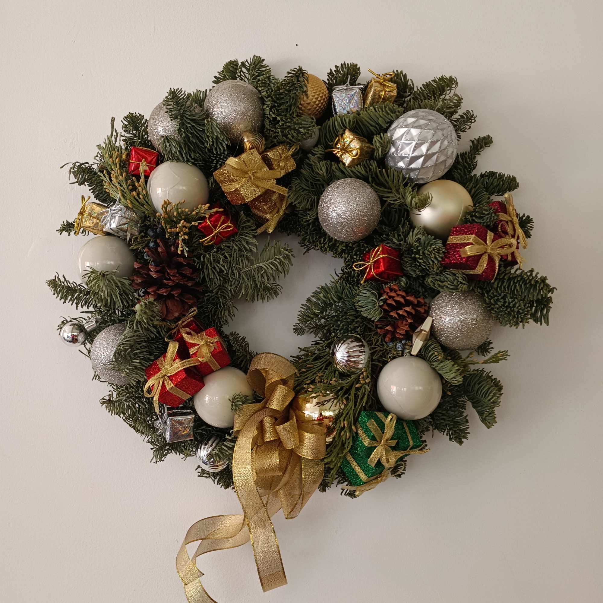 Beautiful, cheerful Christmas/  New Year 8" round wreath with silver &amp;