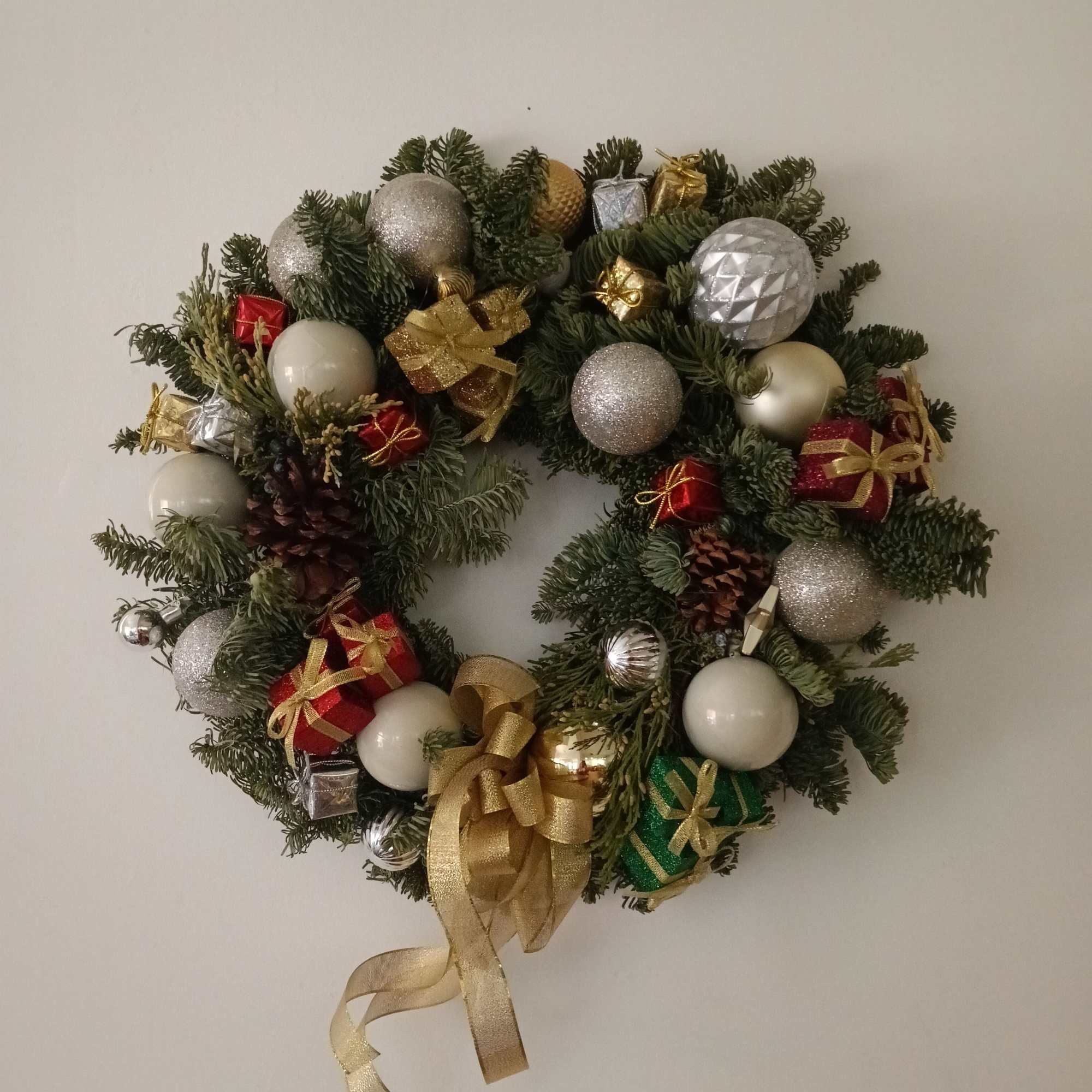 Beautiful, cheerful Christmas/  New Year 8" round wreath with silver &amp;