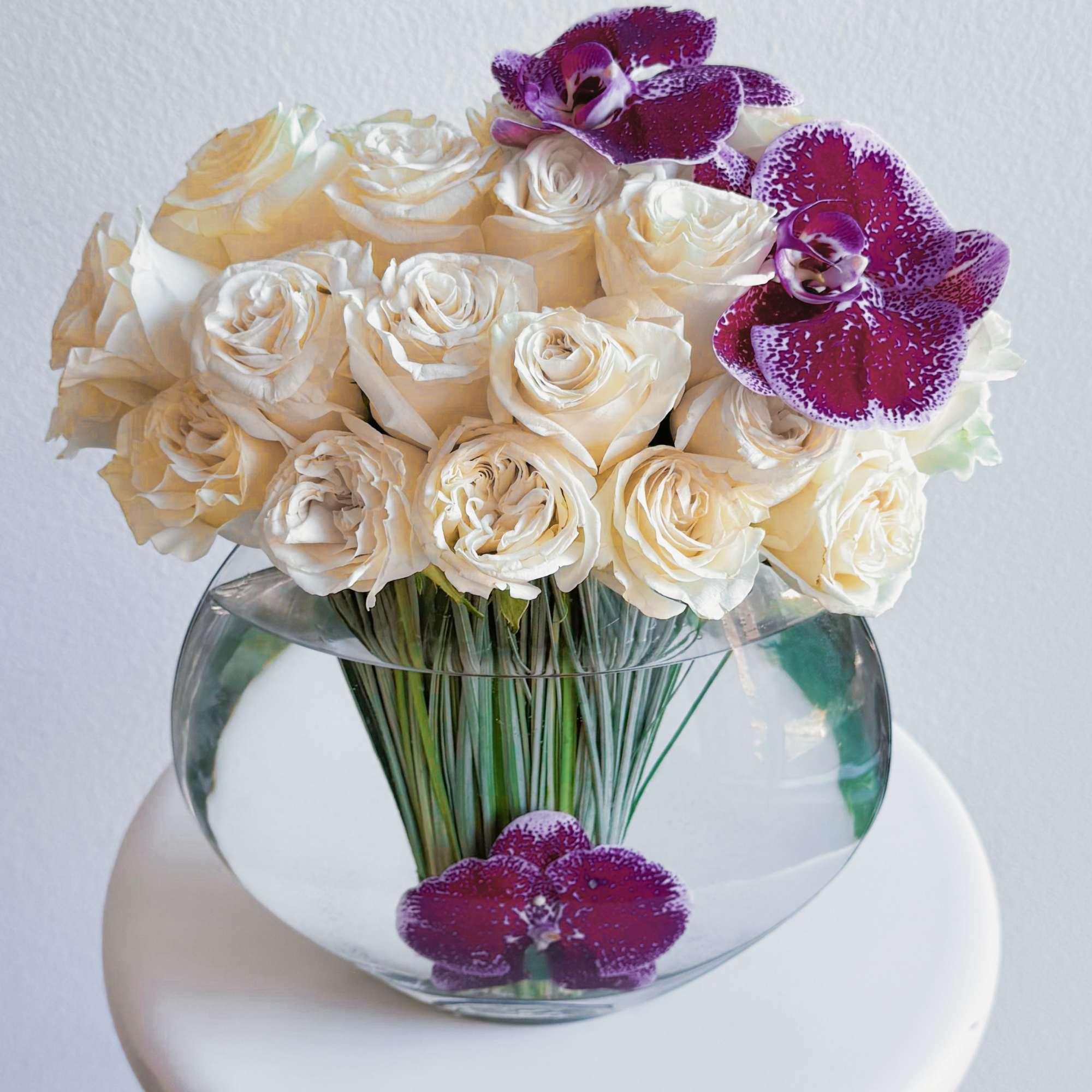 This bouquet is the epitome of timeless elegance and deep emotion. The This bouquet is the epitome of timeless elegance and deep emotion. The