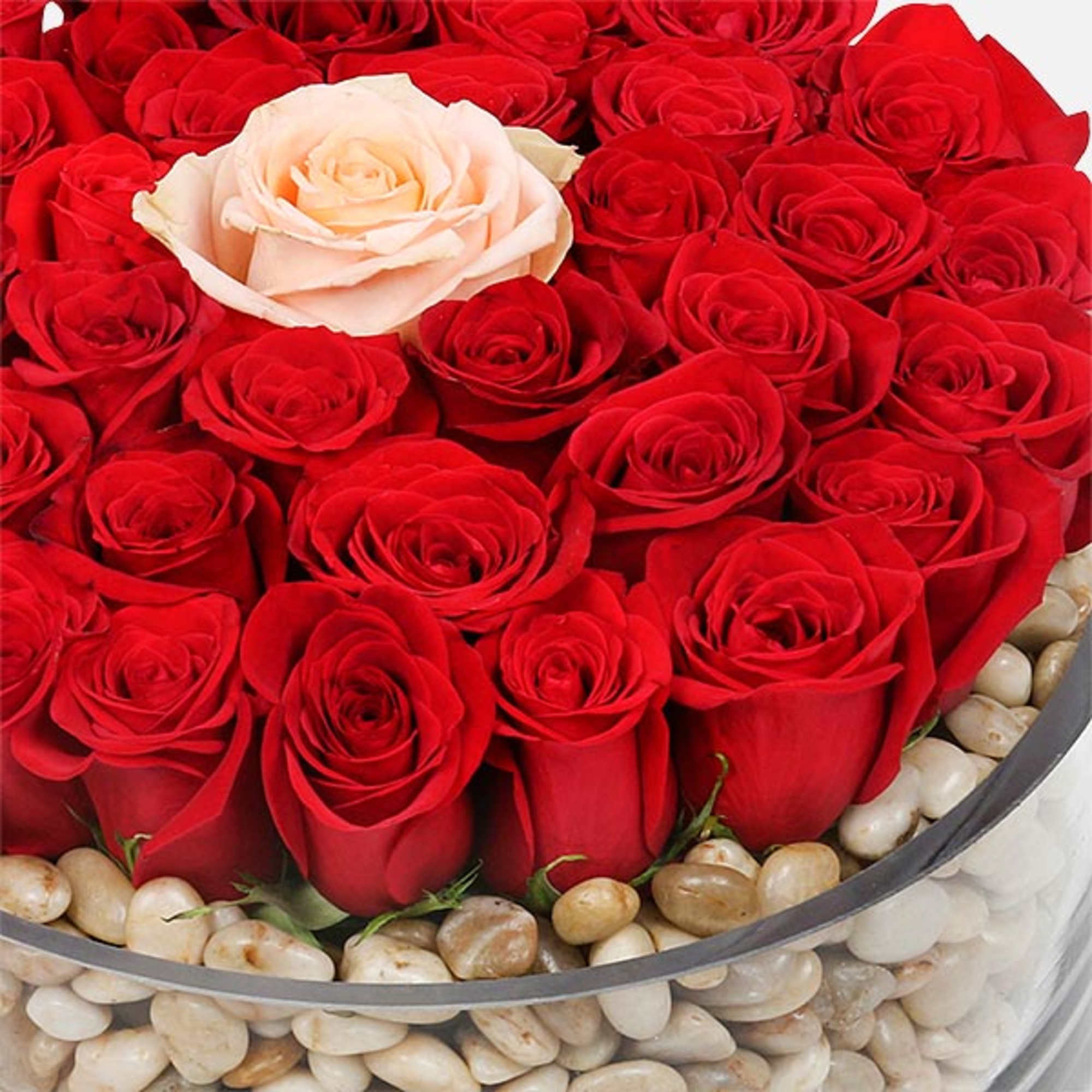 Everyone loves roses, and this unique design is a romantic way to Everyone loves roses, and this unique design is a romantic way to