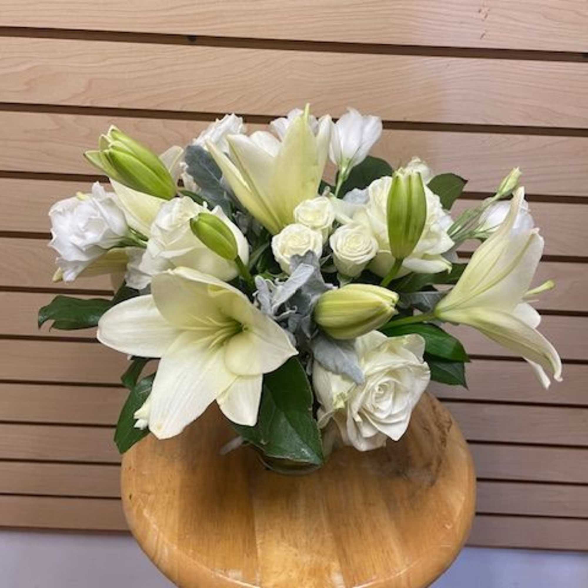 Mixed cut arrangements with White lilies and cream roses and white lisianthus Mixed cut arrangements with White lilies and cream roses and white lisianthus