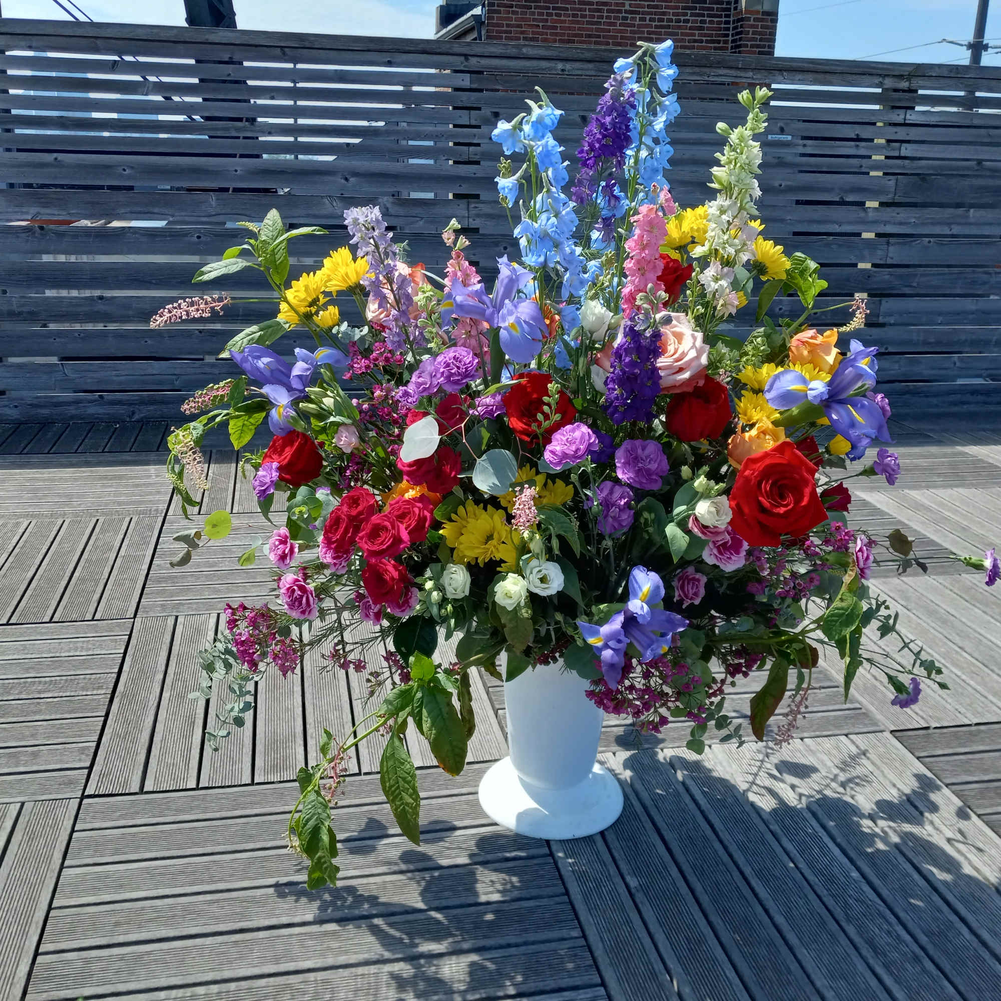 Beautiful mixed colors midsummer garden flowers ceremony altar vase  