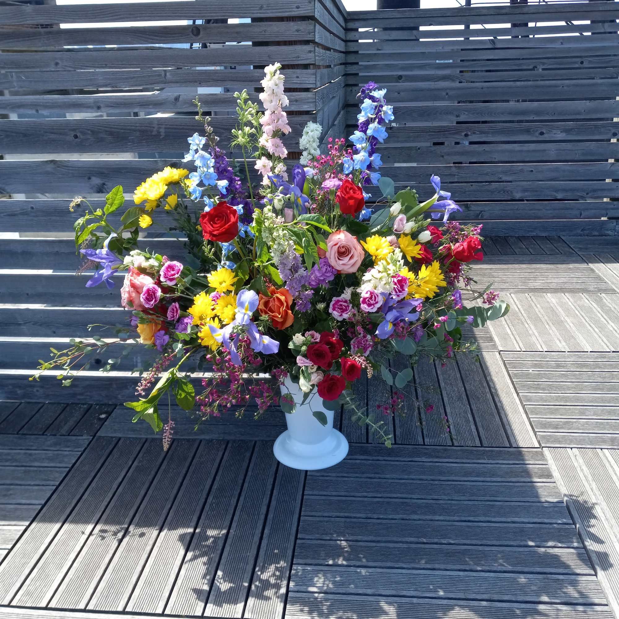 Beautiful mixed colors midsummer garden flowers ceremony altar vase  