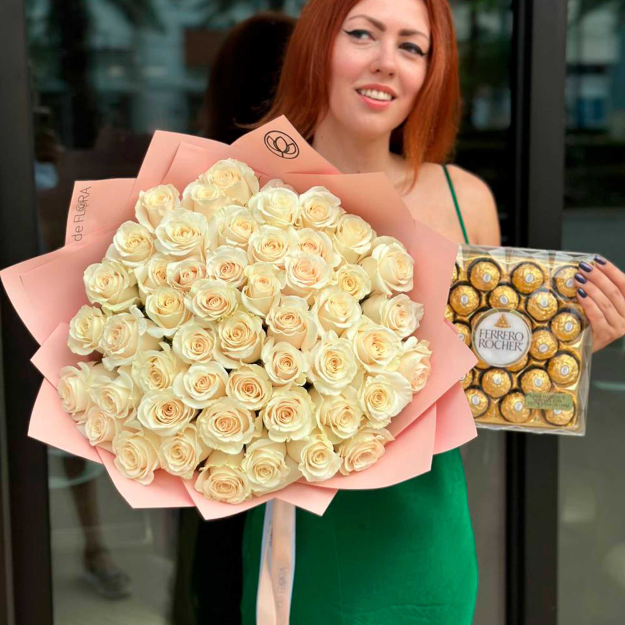 The best combo of white roses and chocolate.
 The best combo of white roses and chocolate.